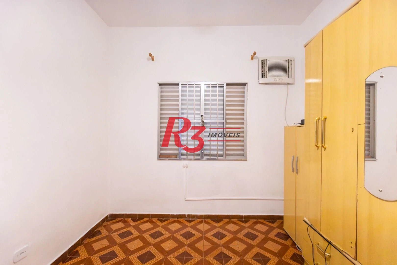 Sobrado com 4 dormitórios à venda, 93 m² por R$ 650.000,00 - Estuário - Santos/SP