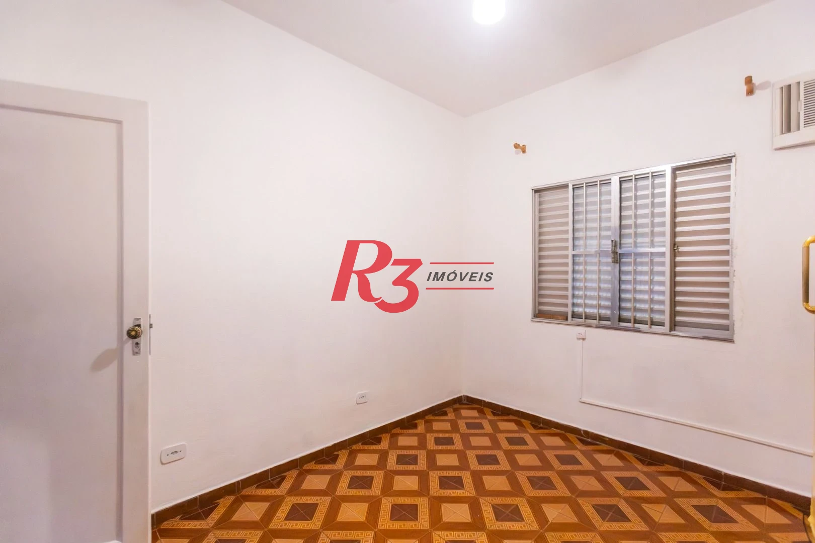 Sobrado com 4 dormitórios à venda, 93 m² por R$ 650.000,00 - Estuário - Santos/SP