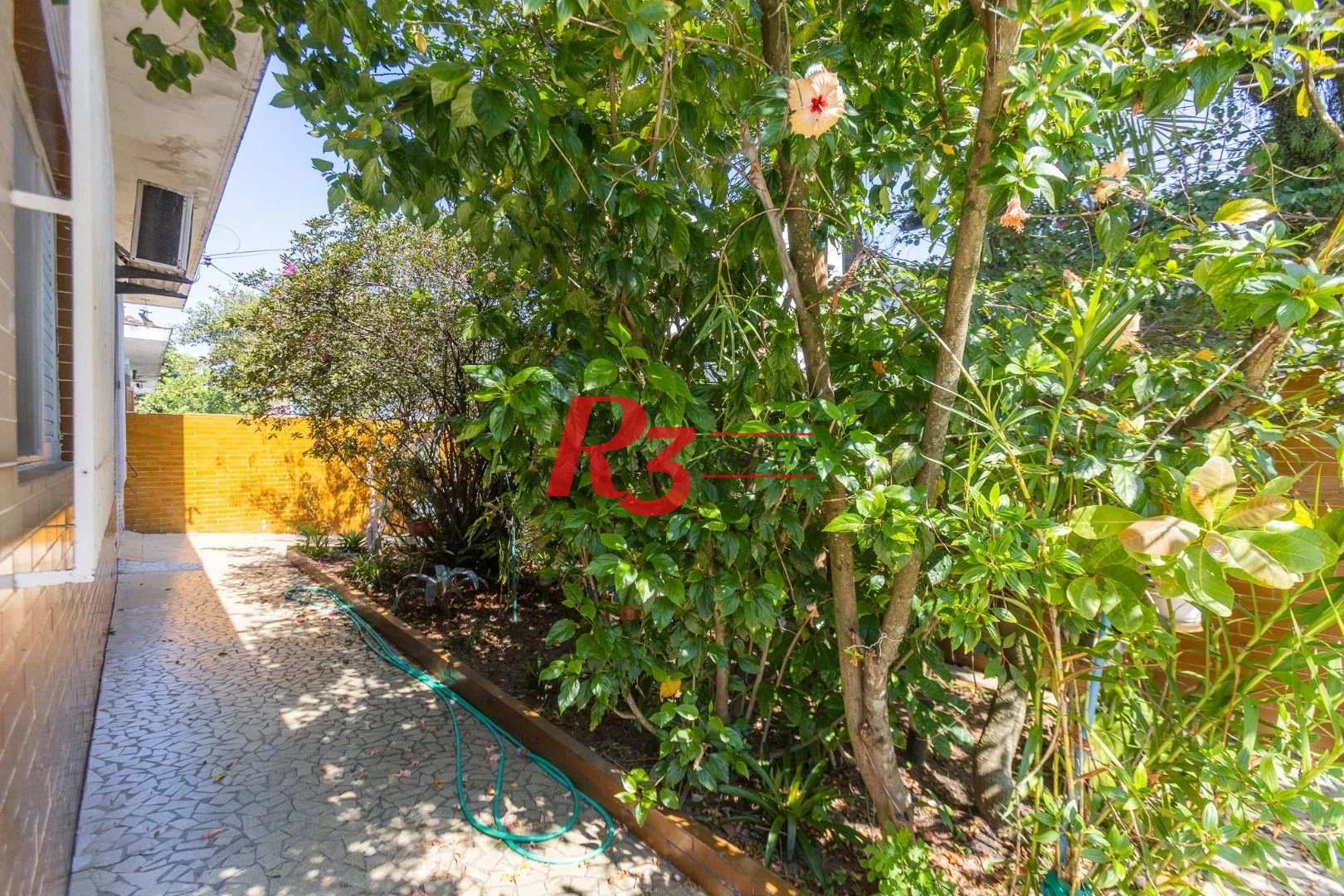 Casa com 3 dormitórios à venda, 320 m² por R$ 720.000,00 - Vila São Jorge - Santos/SP