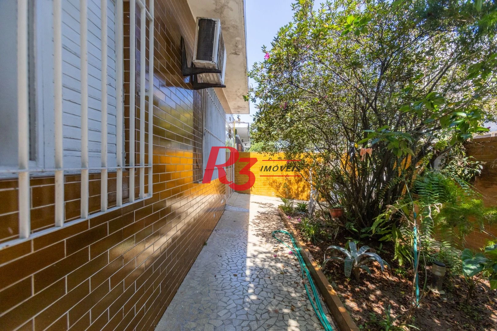 Casa com 3 dormitórios à venda, 320 m² por R$ 720.000,00 - Vila São Jorge - Santos/SP