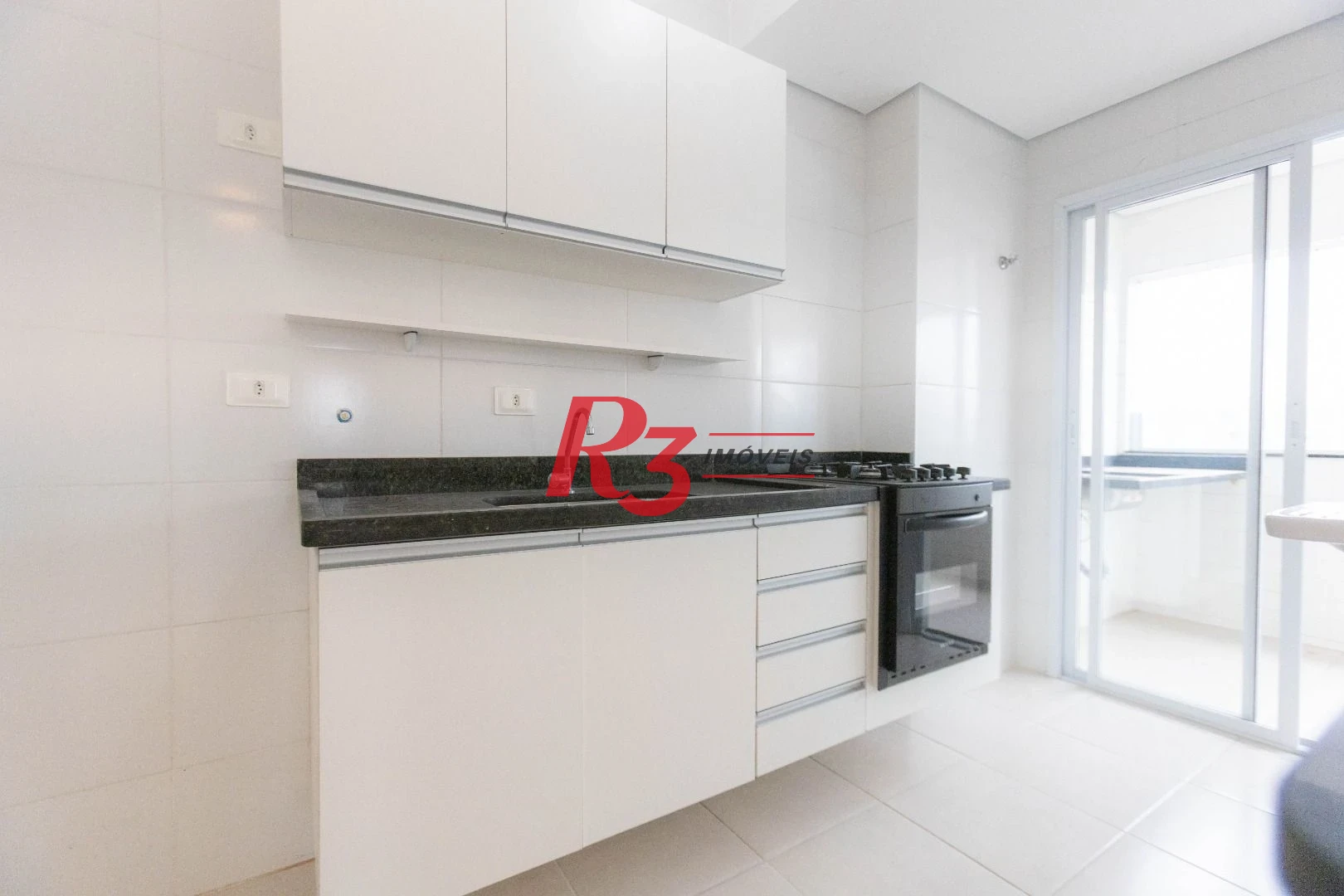 Apartamento com 2 dormitórios à venda, 61 m² por R$ 540.000,00 - Macuco - Santos/SP