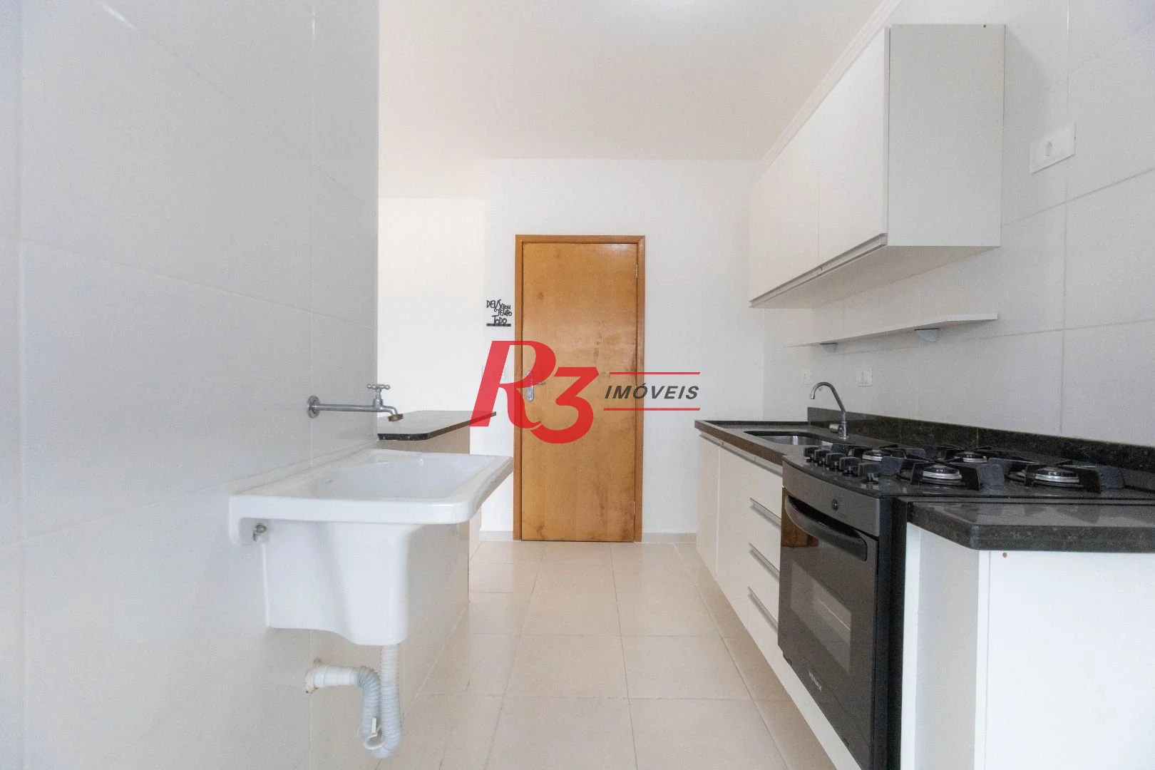 Apartamento com 2 dormitórios à venda, 61 m² por R$ 540.000,00 - Macuco - Santos/SP