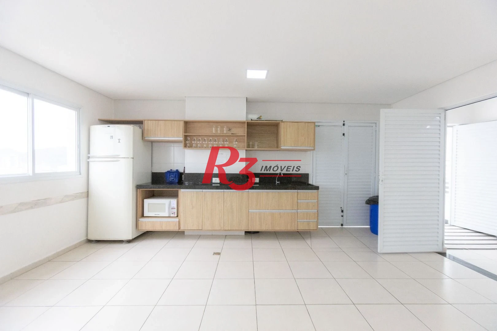 Apartamento com 2 dormitórios à venda, 61 m² por R$ 540.000,00 - Macuco - Santos/SP