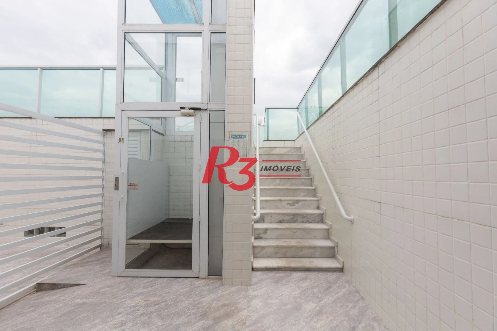 Apartamento com 2 dormitórios à venda, 61 m² por R$ 540.000,00 - Macuco - Santos/SP