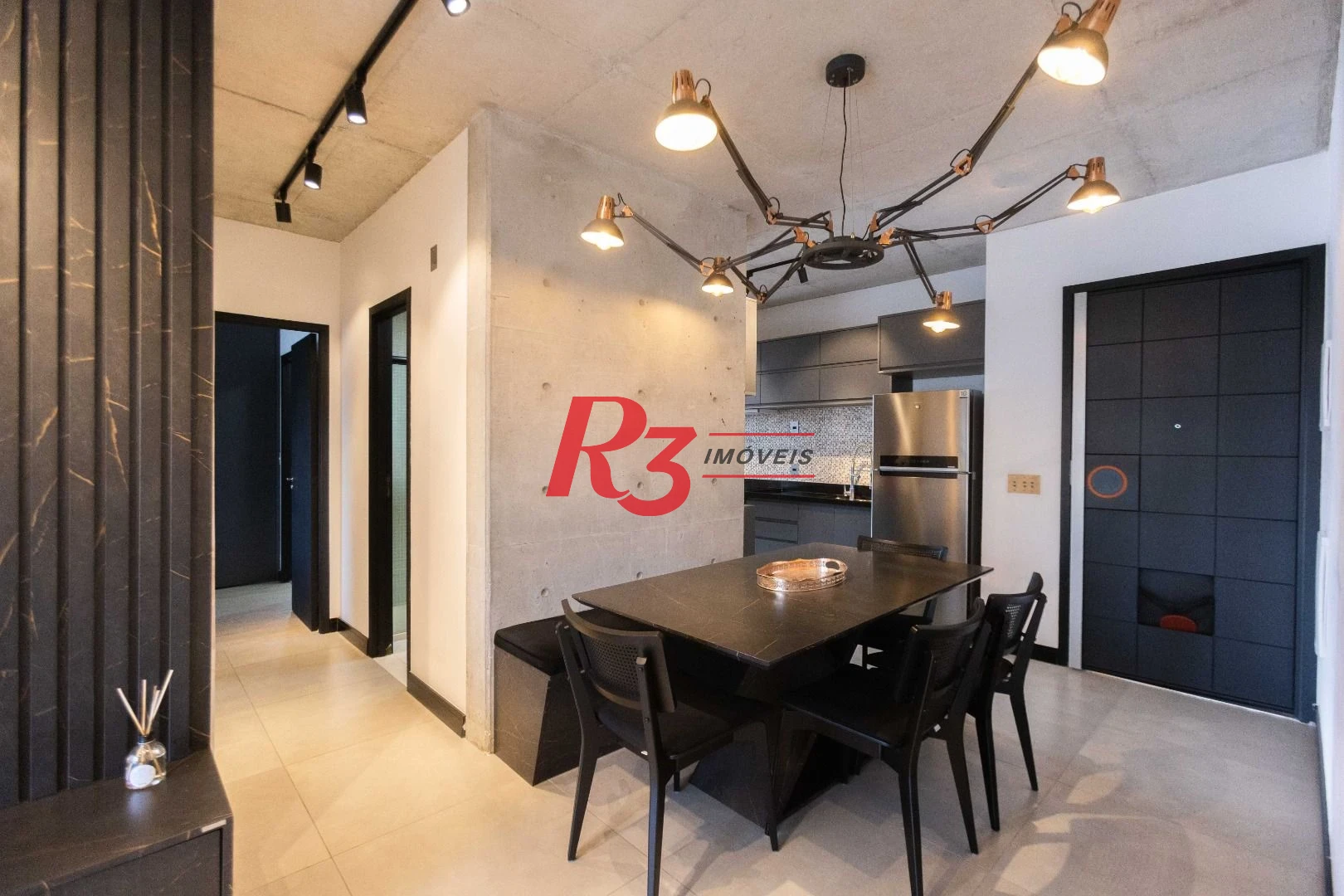 Apartamento com 2 dormitórios à venda, 72 m² por R$ 1.030.000,00 - Embaré - Santos/SP