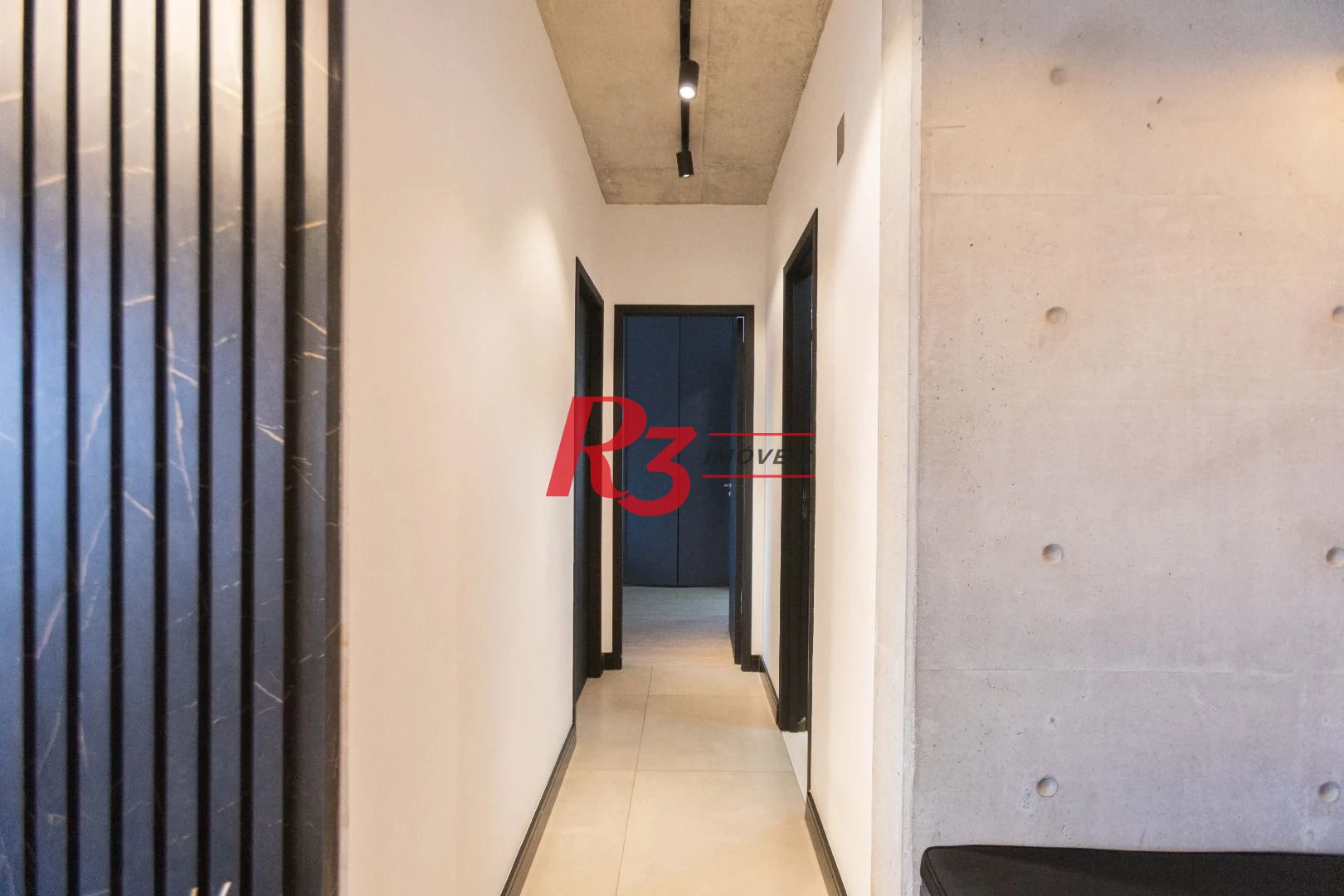 Apartamento com 2 dormitórios à venda, 72 m² por R$ 1.030.000,00 - Embaré - Santos/SP