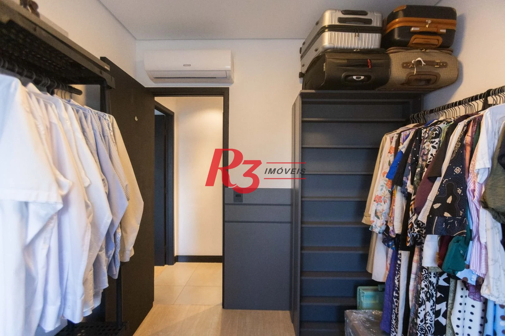 Apartamento com 2 dormitórios à venda, 72 m² por R$ 1.030.000,00 - Embaré - Santos/SP