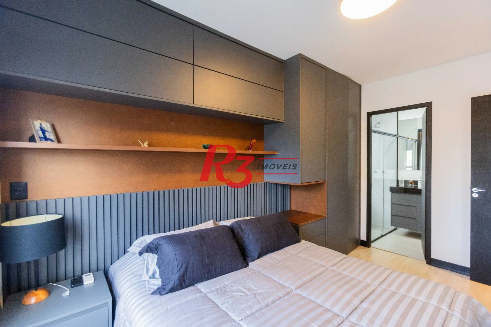 Apartamento com 2 dormitórios à venda, 72 m² por R$ 1.030.000,00 - Embaré - Santos/SP