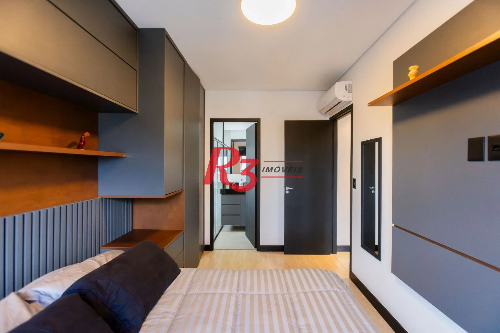 Apartamento com 2 dormitórios à venda, 72 m² por R$ 1.030.000,00 - Embaré - Santos/SP