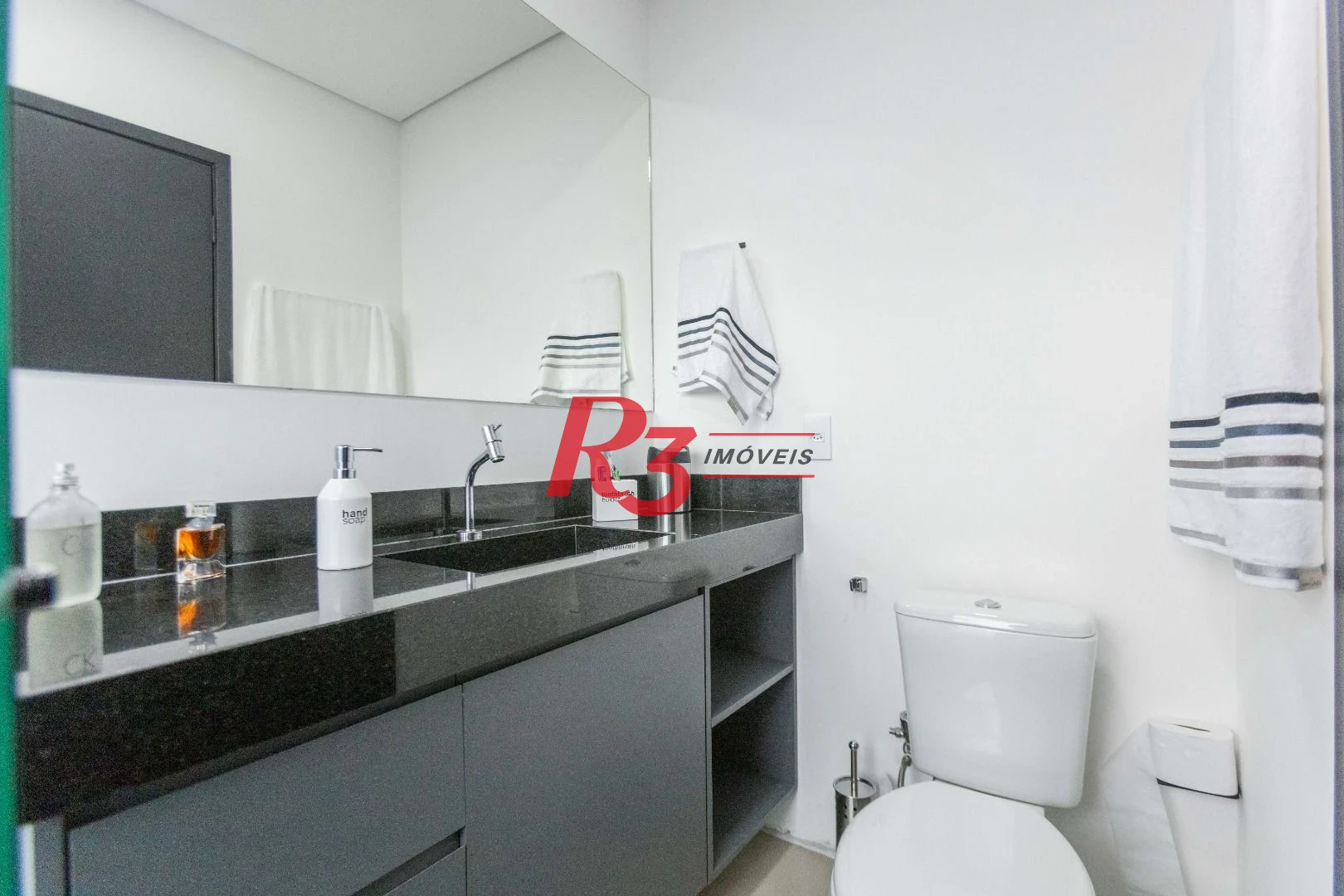 Apartamento com 2 dormitórios à venda, 72 m² por R$ 1.030.000,00 - Embaré - Santos/SP