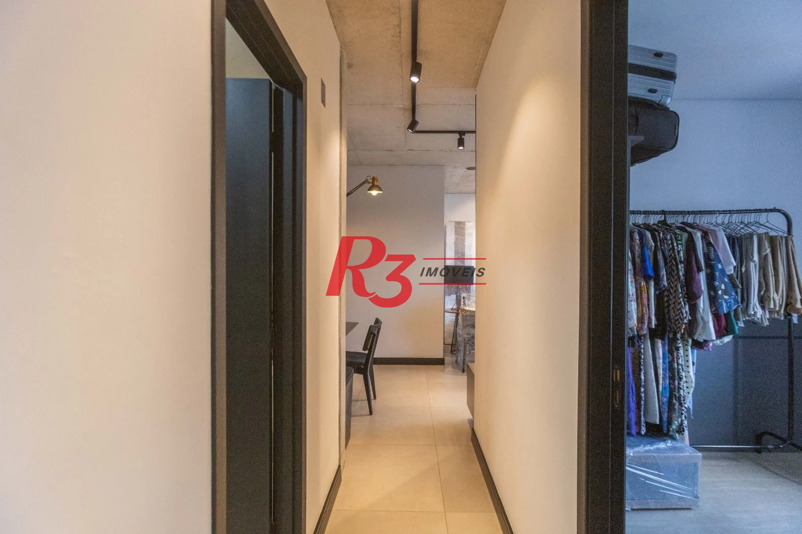 Apartamento com 2 dormitórios à venda, 72 m² por R$ 1.030.000,00 - Embaré - Santos/SP
