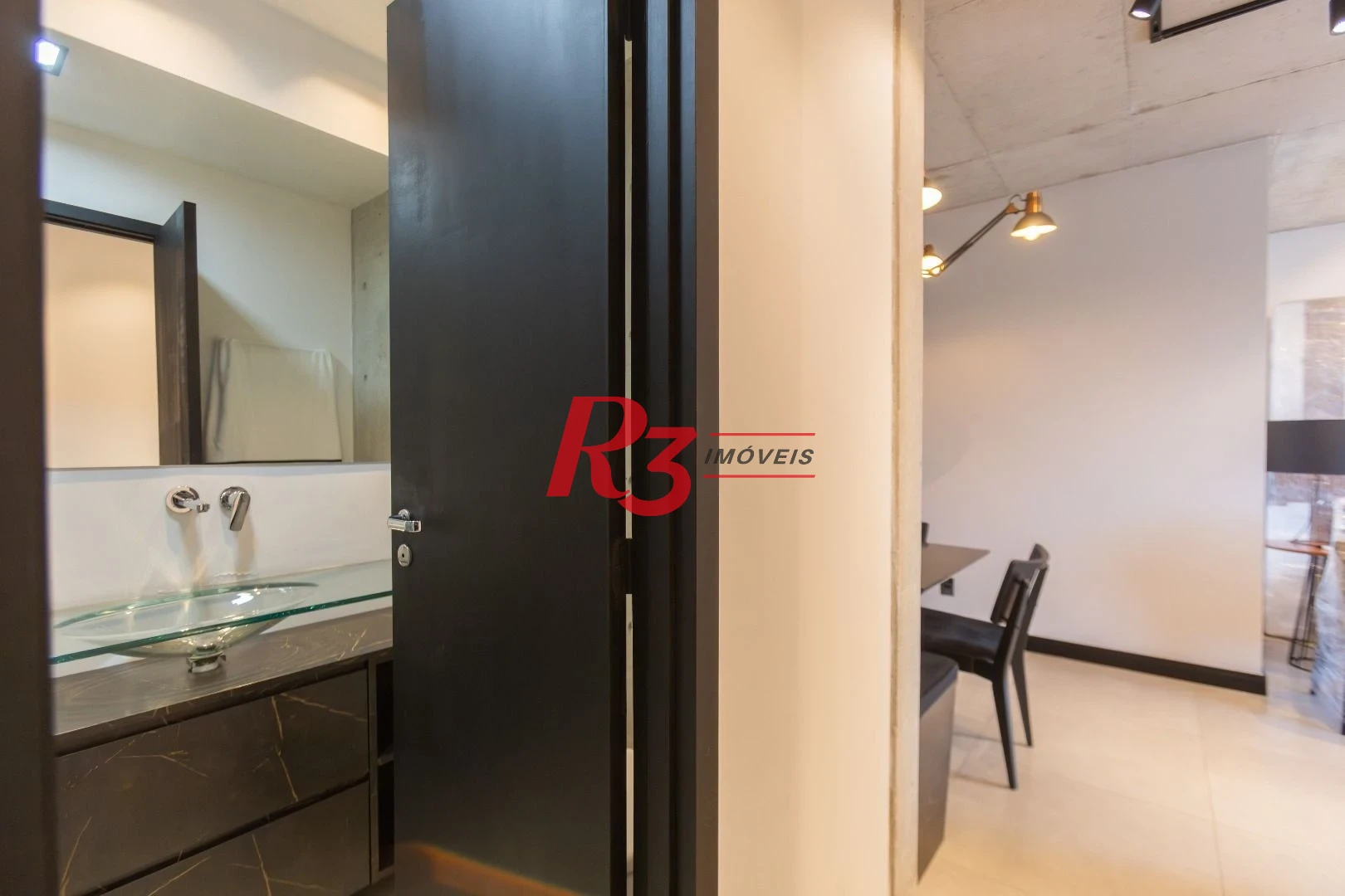 Apartamento com 2 dormitórios à venda, 72 m² por R$ 1.030.000,00 - Embaré - Santos/SP