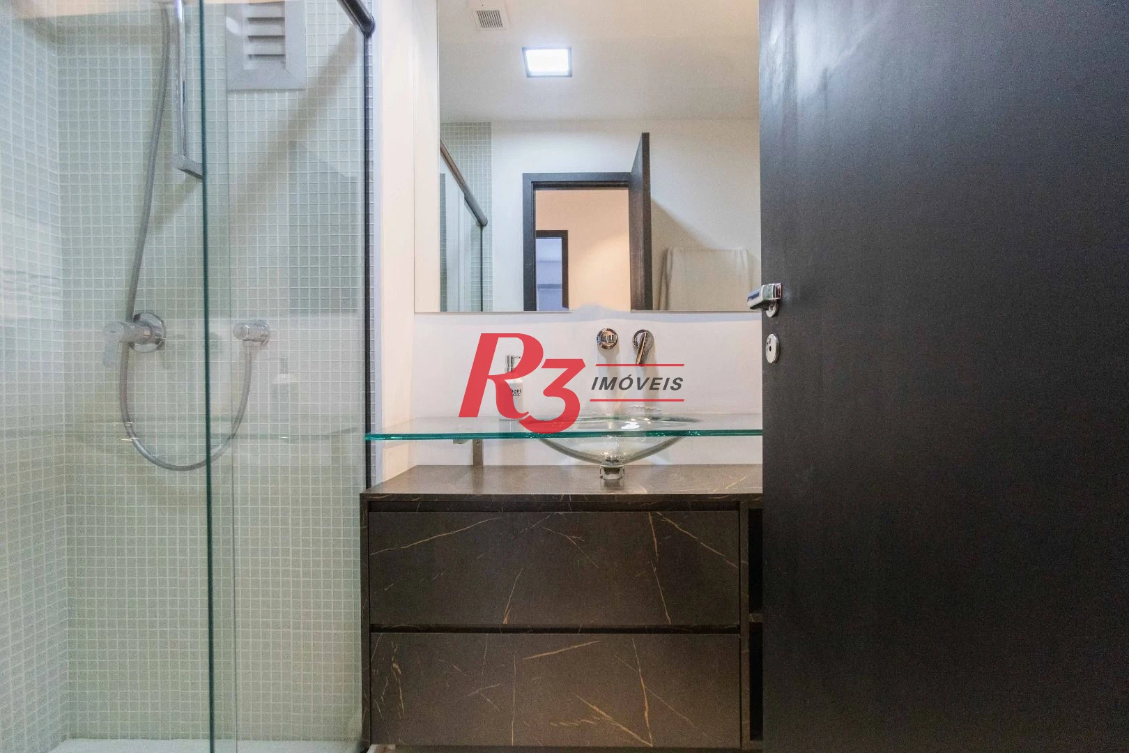 Apartamento com 2 dormitórios à venda, 72 m² por R$ 1.030.000,00 - Embaré - Santos/SP