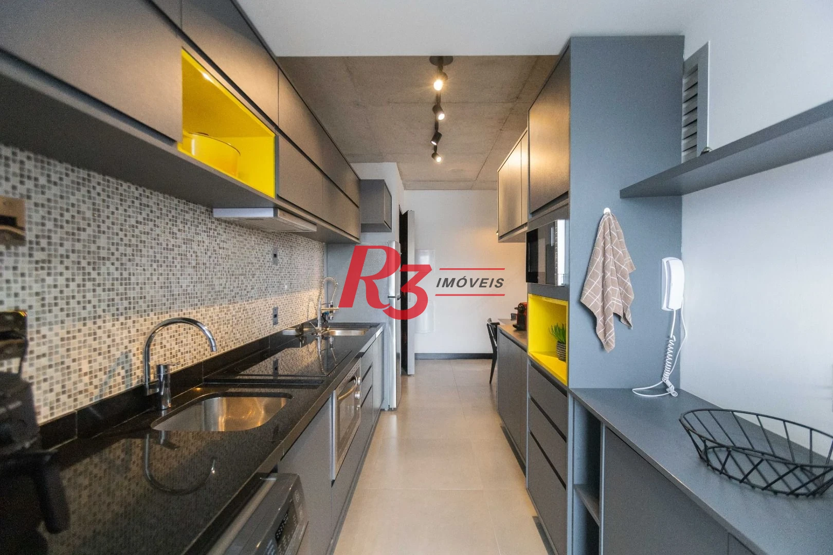 Apartamento com 2 dormitórios à venda, 72 m² por R$ 1.030.000,00 - Embaré - Santos/SP