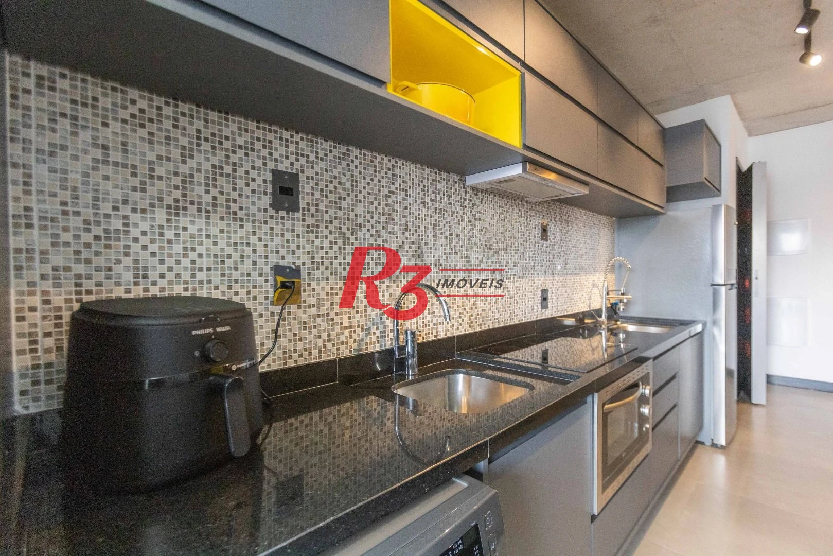 Apartamento com 2 dormitórios à venda, 72 m² por R$ 1.030.000,00 - Embaré - Santos/SP