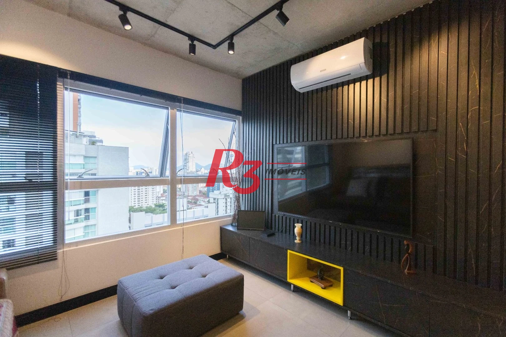 Apartamento com 2 dormitórios à venda, 72 m² por R$ 1.030.000,00 - Embaré - Santos/SP