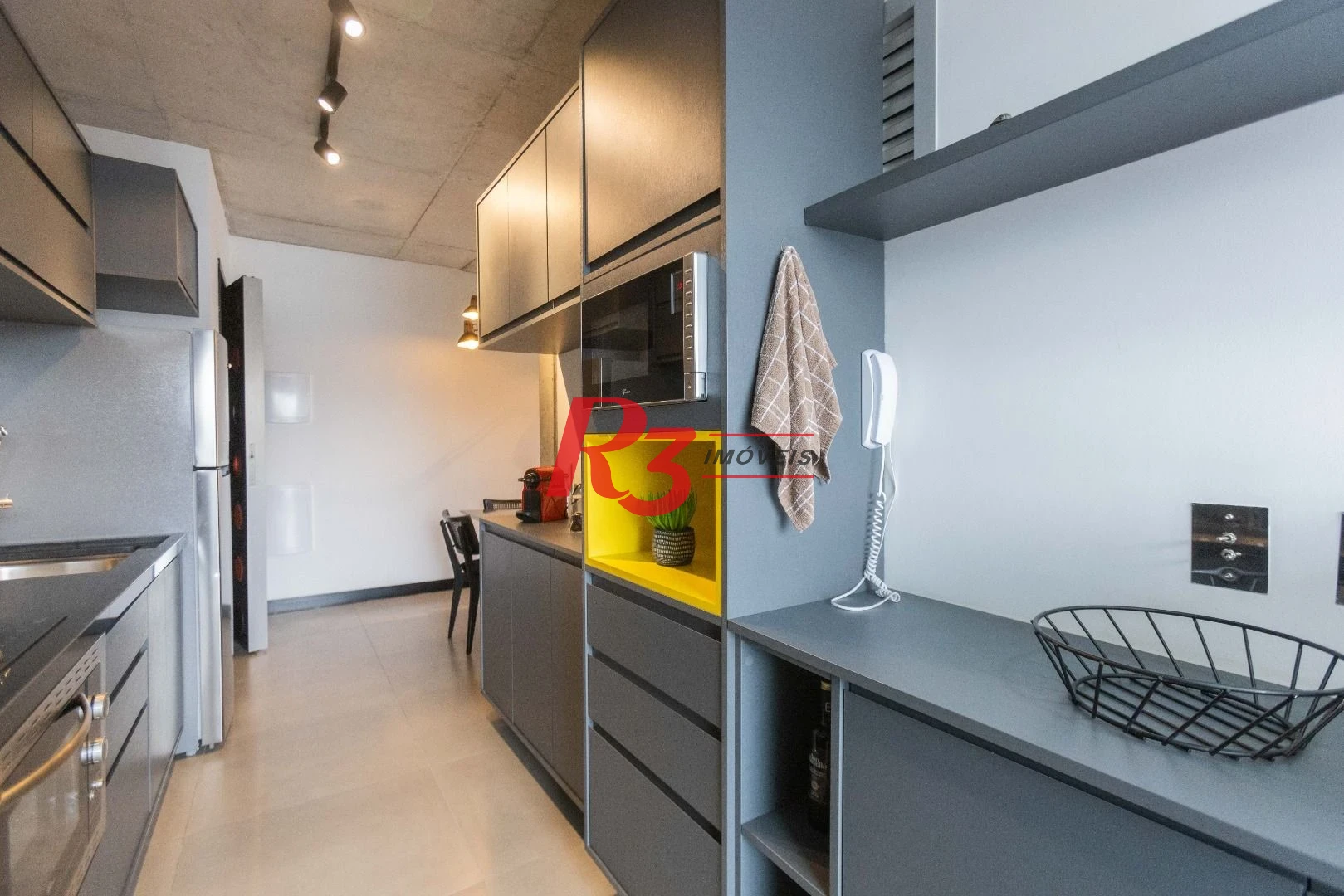 Apartamento com 2 dormitórios à venda, 72 m² por R$ 1.030.000,00 - Embaré - Santos/SP