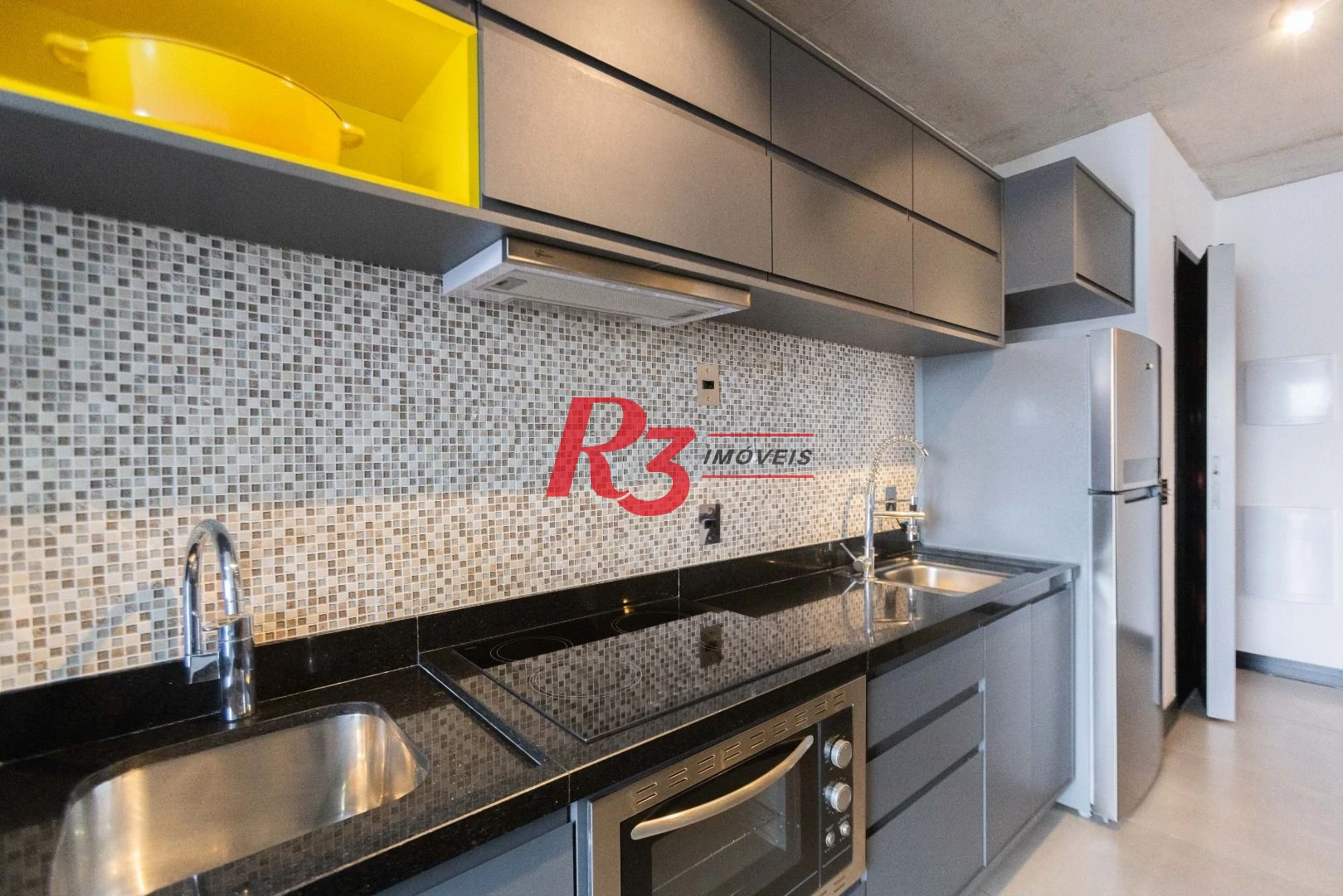 Apartamento com 2 dormitórios à venda, 72 m² por R$ 1.030.000,00 - Embaré - Santos/SP