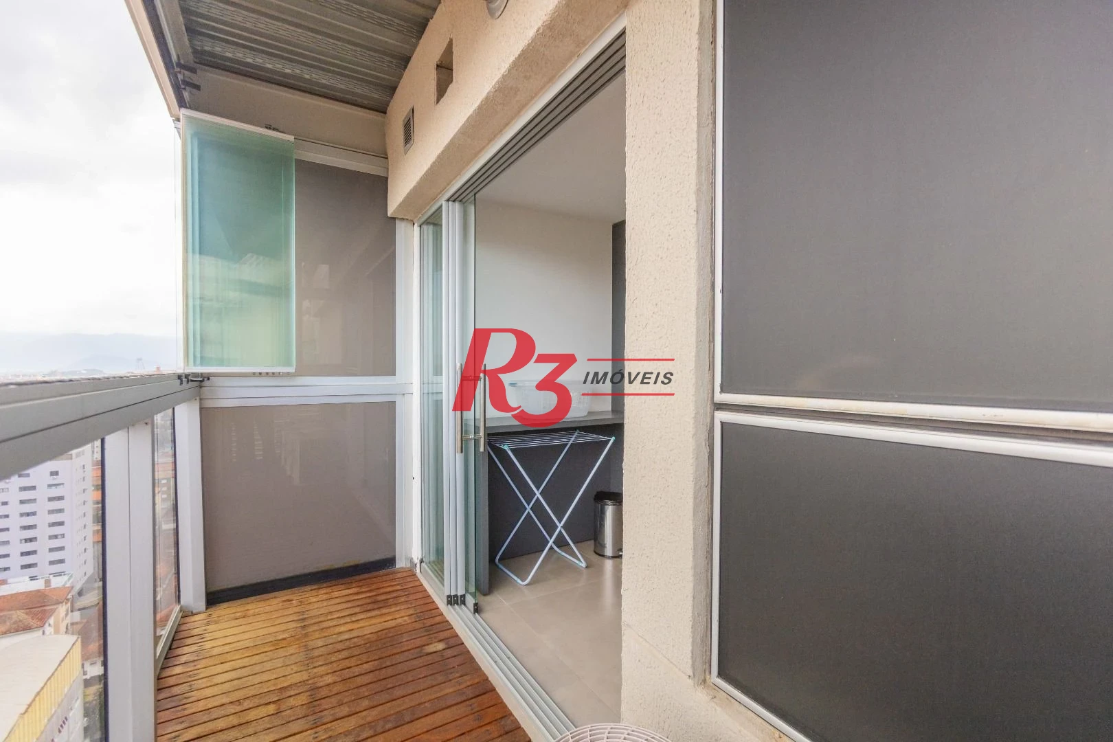 Apartamento com 2 dormitórios à venda, 72 m² por R$ 1.030.000,00 - Embaré - Santos/SP