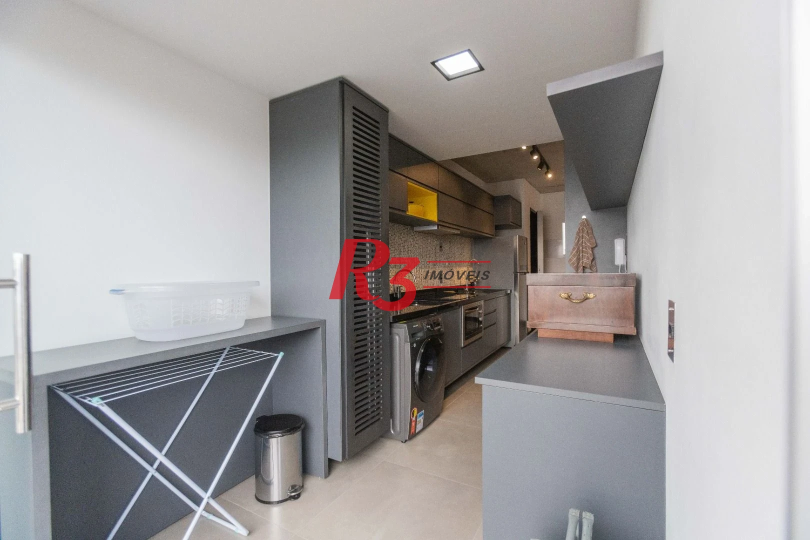 Apartamento com 2 dormitórios à venda, 72 m² por R$ 1.030.000,00 - Embaré - Santos/SP