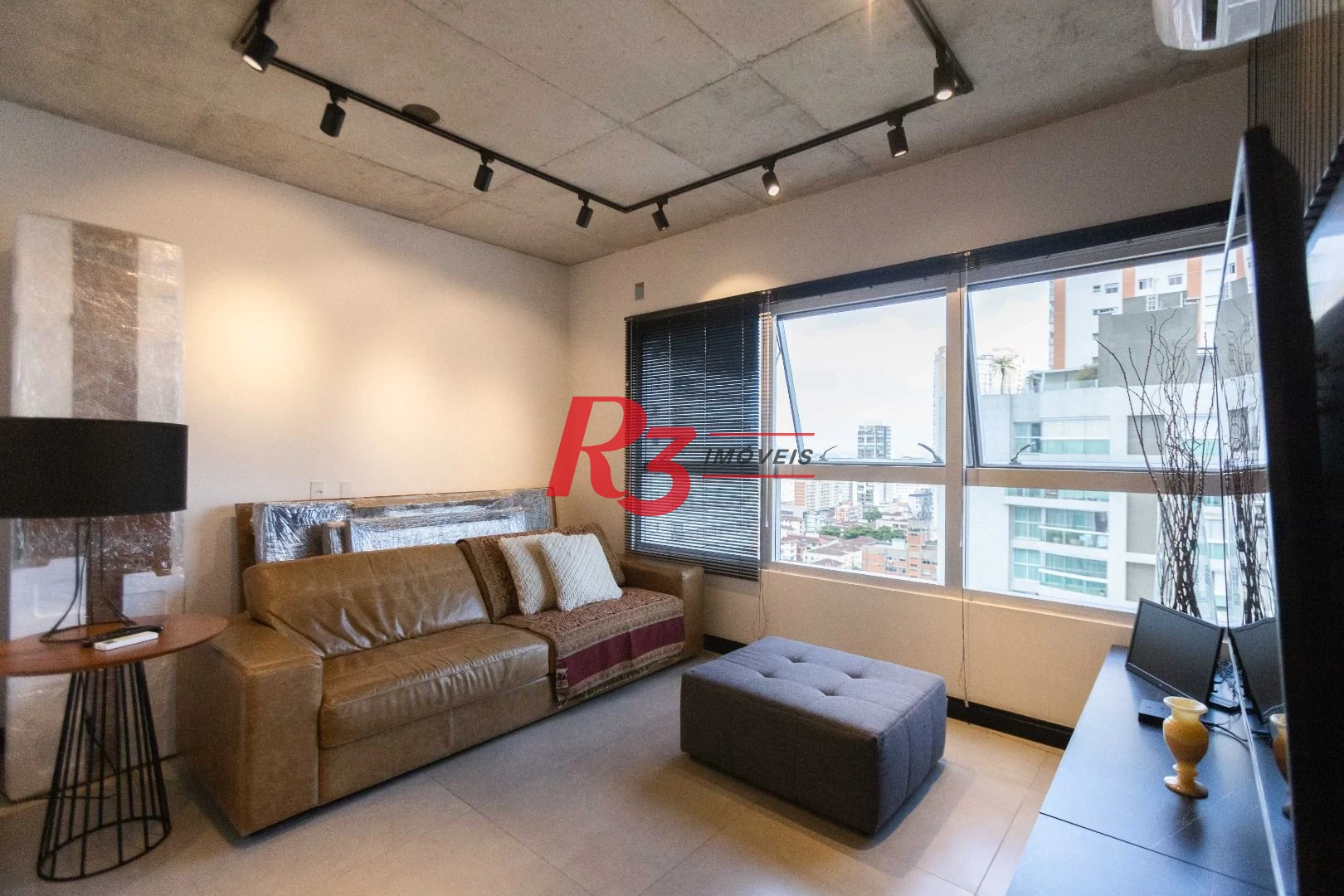 Apartamento com 2 dormitórios à venda, 72 m² por R$ 1.030.000,00 - Embaré - Santos/SP