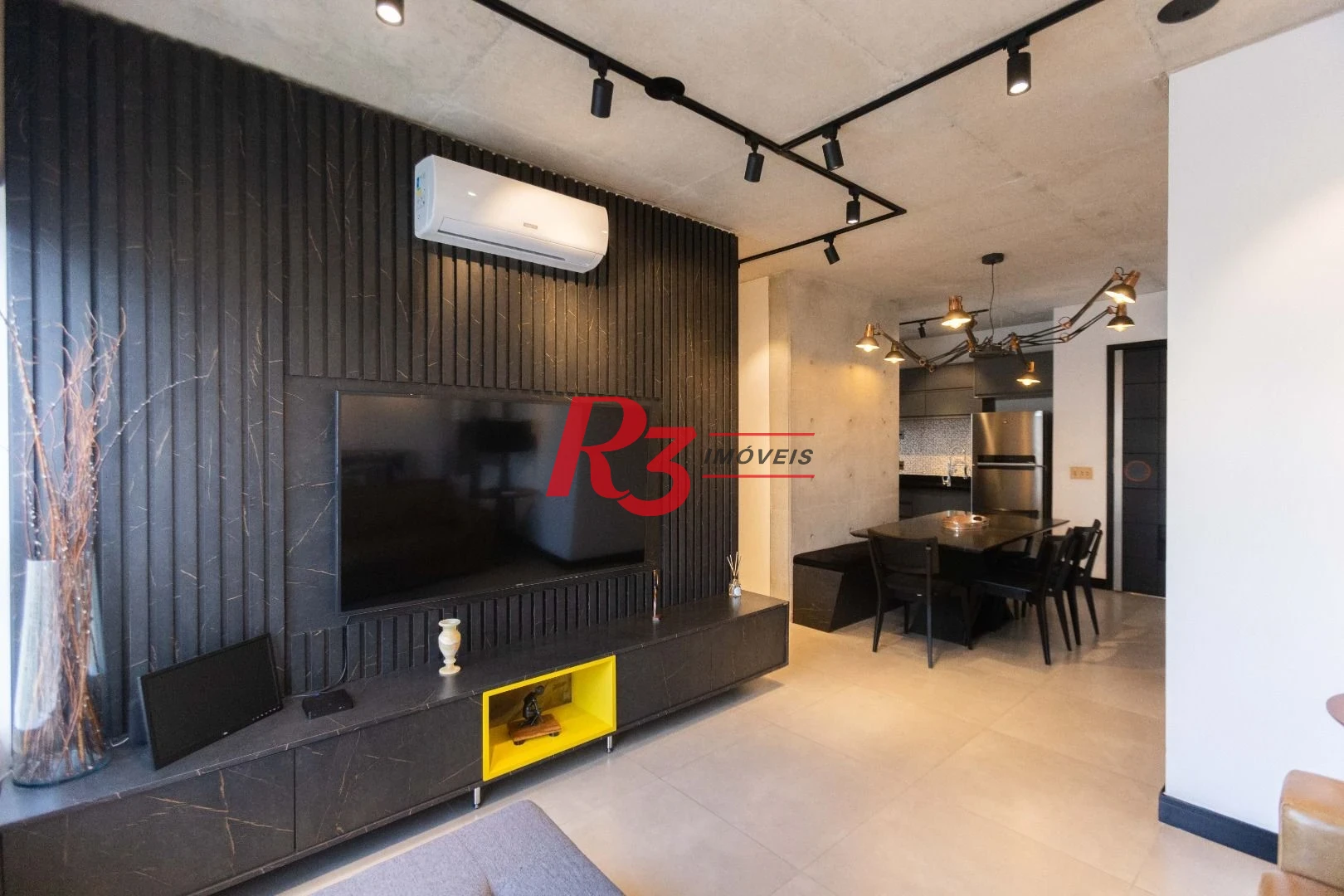 Apartamento com 2 dormitórios à venda, 72 m² por R$ 1.030.000,00 - Embaré - Santos/SP