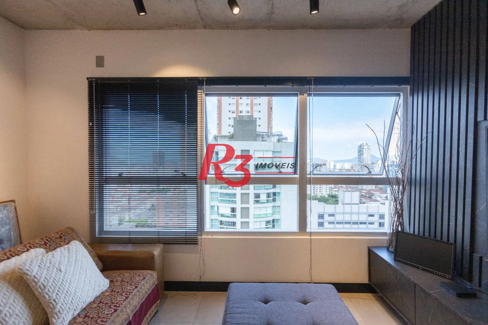 Apartamento com 2 dormitórios à venda, 72 m² por R$ 1.030.000,00 - Embaré - Santos/SP