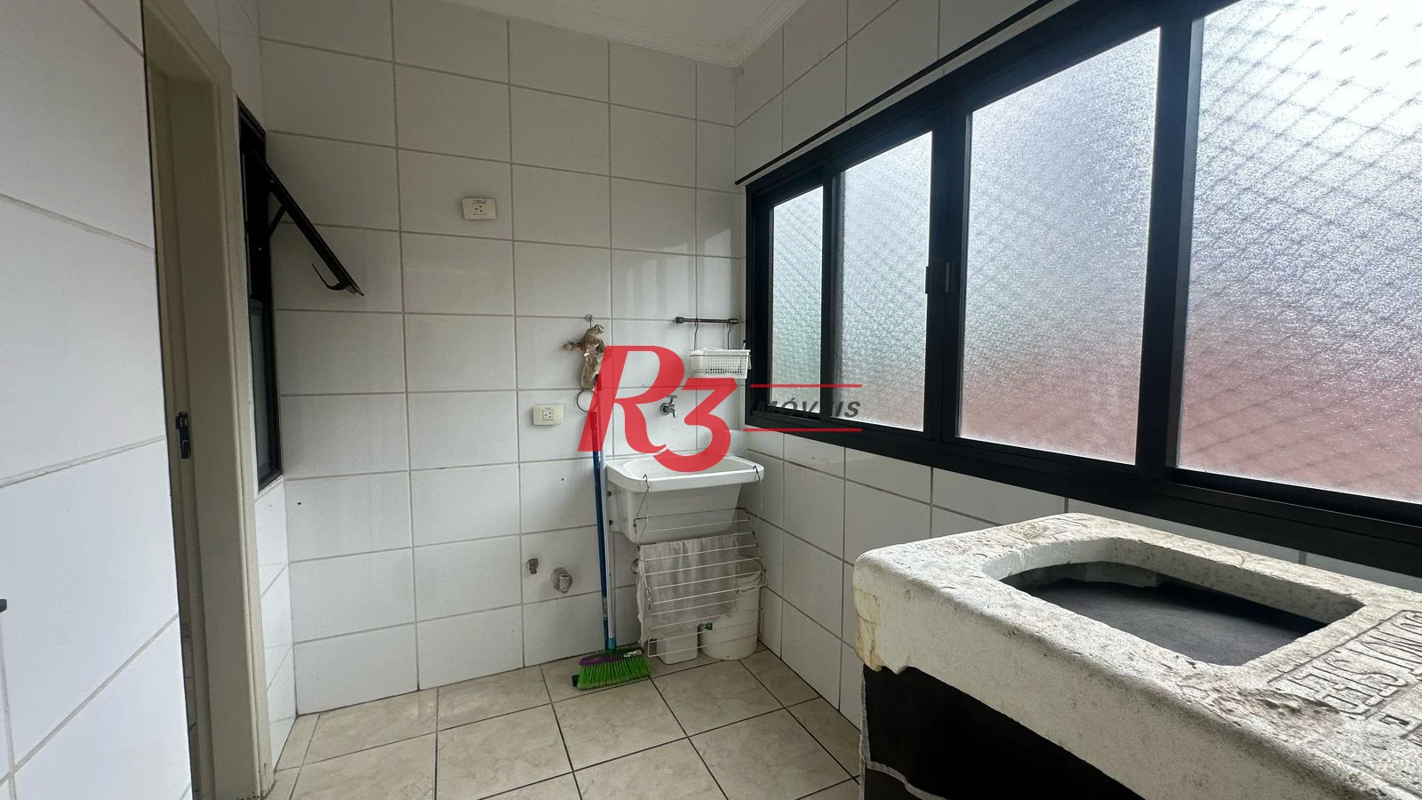 Apartamento com 3 dormitórios à venda, 141 m² por R$ 1.250.000,00 - Pompéia - Santos/SP