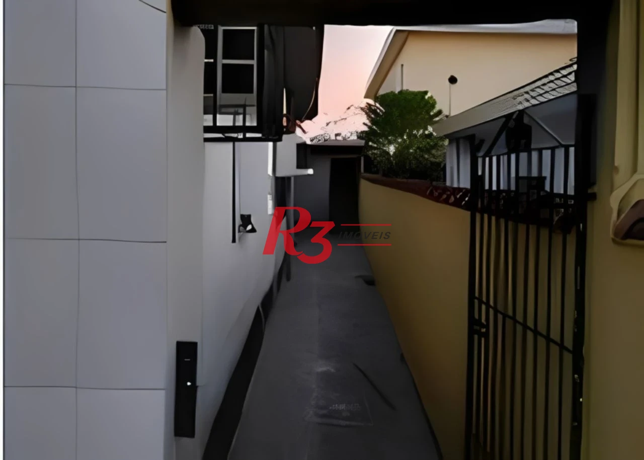 Casa com 2 dormitórios à venda, 180 m² por R$ 480.000,00 - Rádio Club - Santos/SP