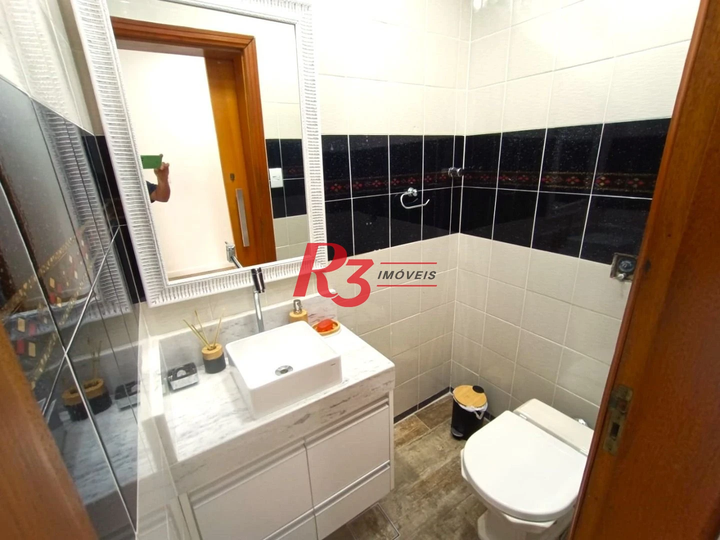 Apartamento com 2 dormitórios à venda, 133 m² por R$ 1.050.000,00 - Embaré - Santos/SP