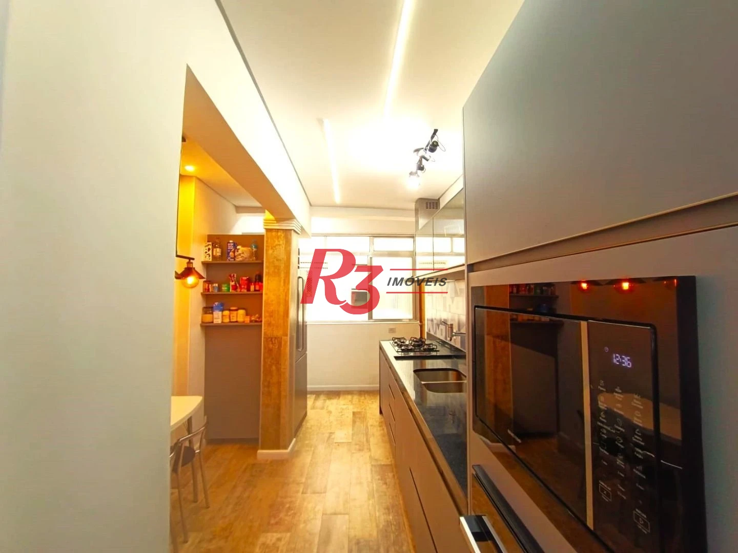Apartamento com 2 dormitórios à venda, 133 m² por R$ 1.050.000,00 - Embaré - Santos/SP