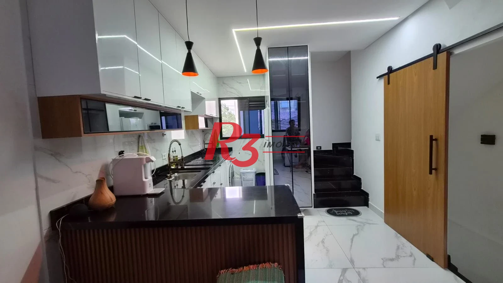 Village com 2 dormitórios para alugar, 80 m² por R$ 4.000,00/mês - Marapé - Santos/SP
