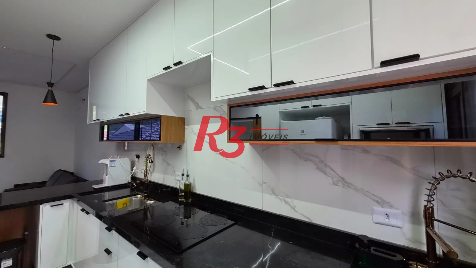 Village com 2 dormitórios para alugar, 80 m² por R$ 4.000,00/mês - Marapé - Santos/SP
