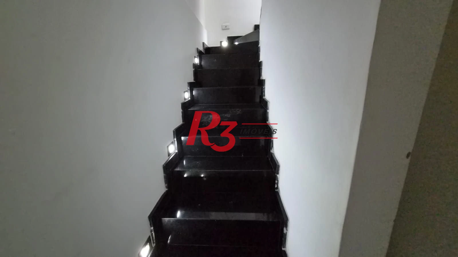 Village com 2 dormitórios para alugar, 80 m² por R$ 4.000,00/mês - Marapé - Santos/SP