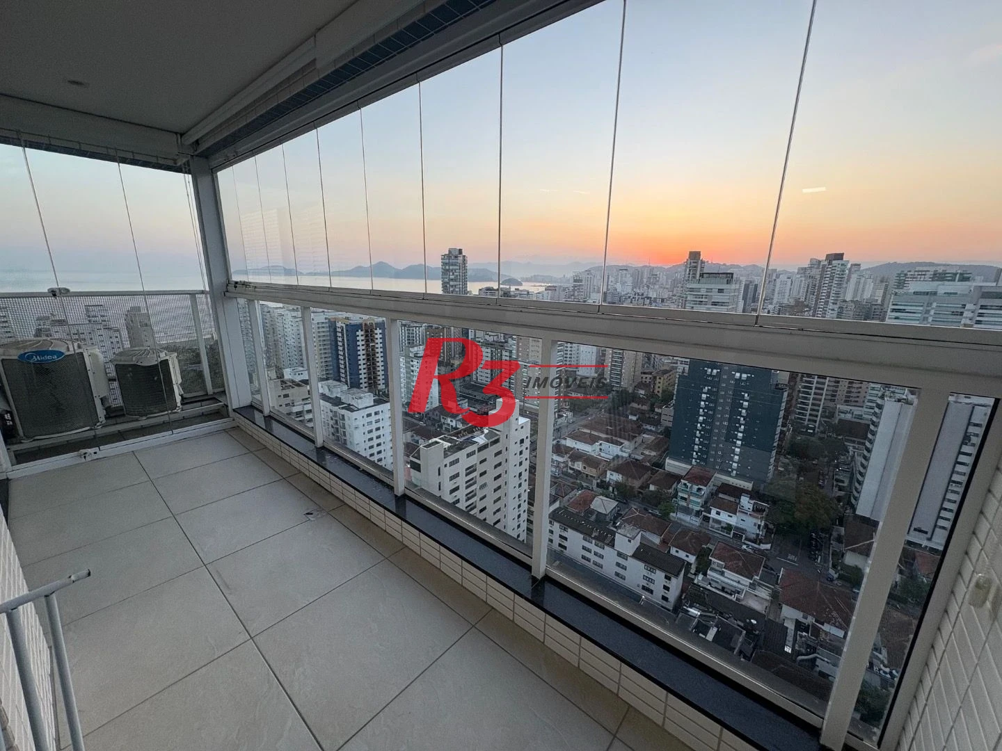 Apartamento com 1 dormitório para alugar, 54 m² por R$ 5.800,00/mês - Embaré - Santos/SP