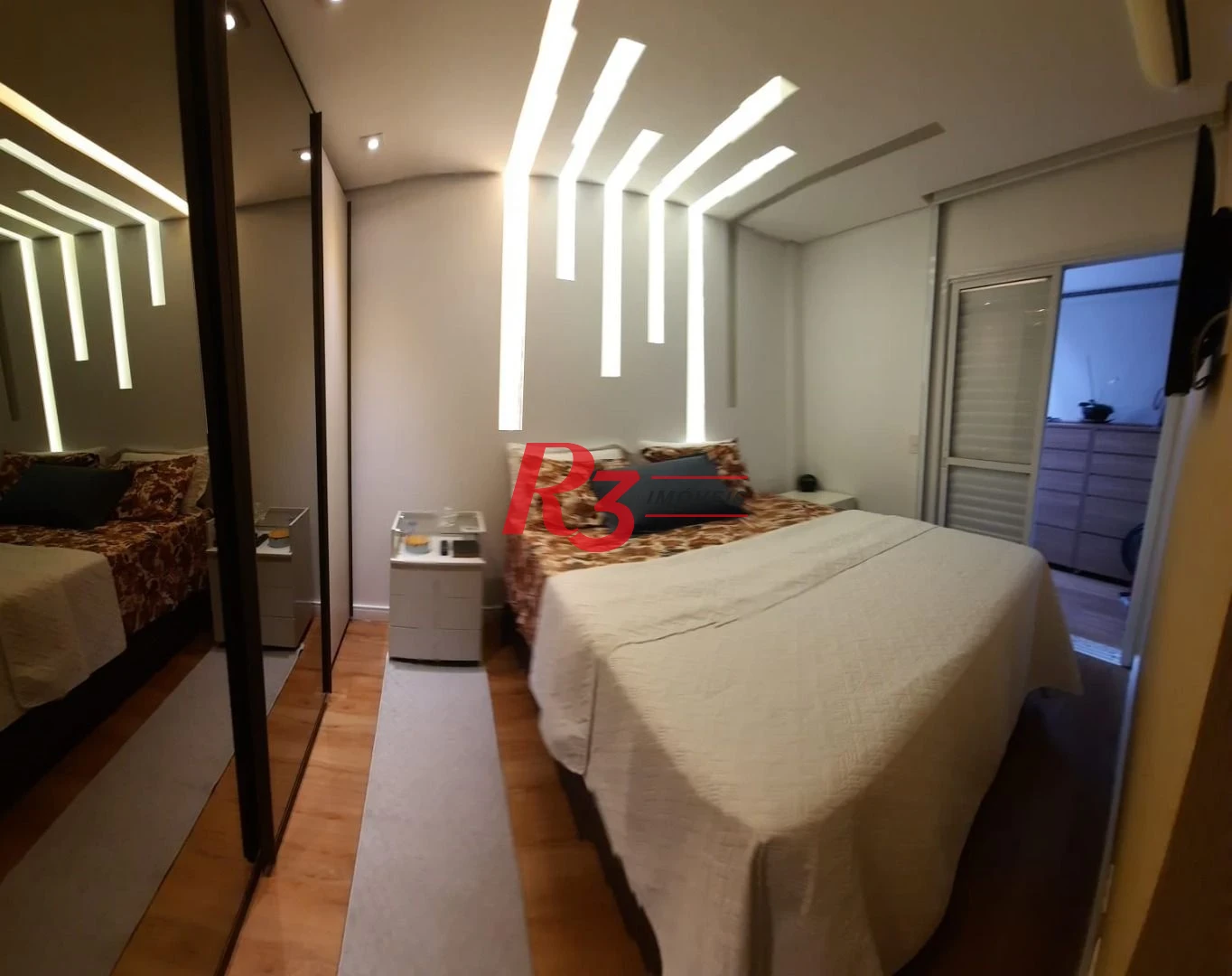 Apartamento com 2 dormitórios à venda, 77 m² por R$ 945.000,00 - Gonzaga - Santos/SP