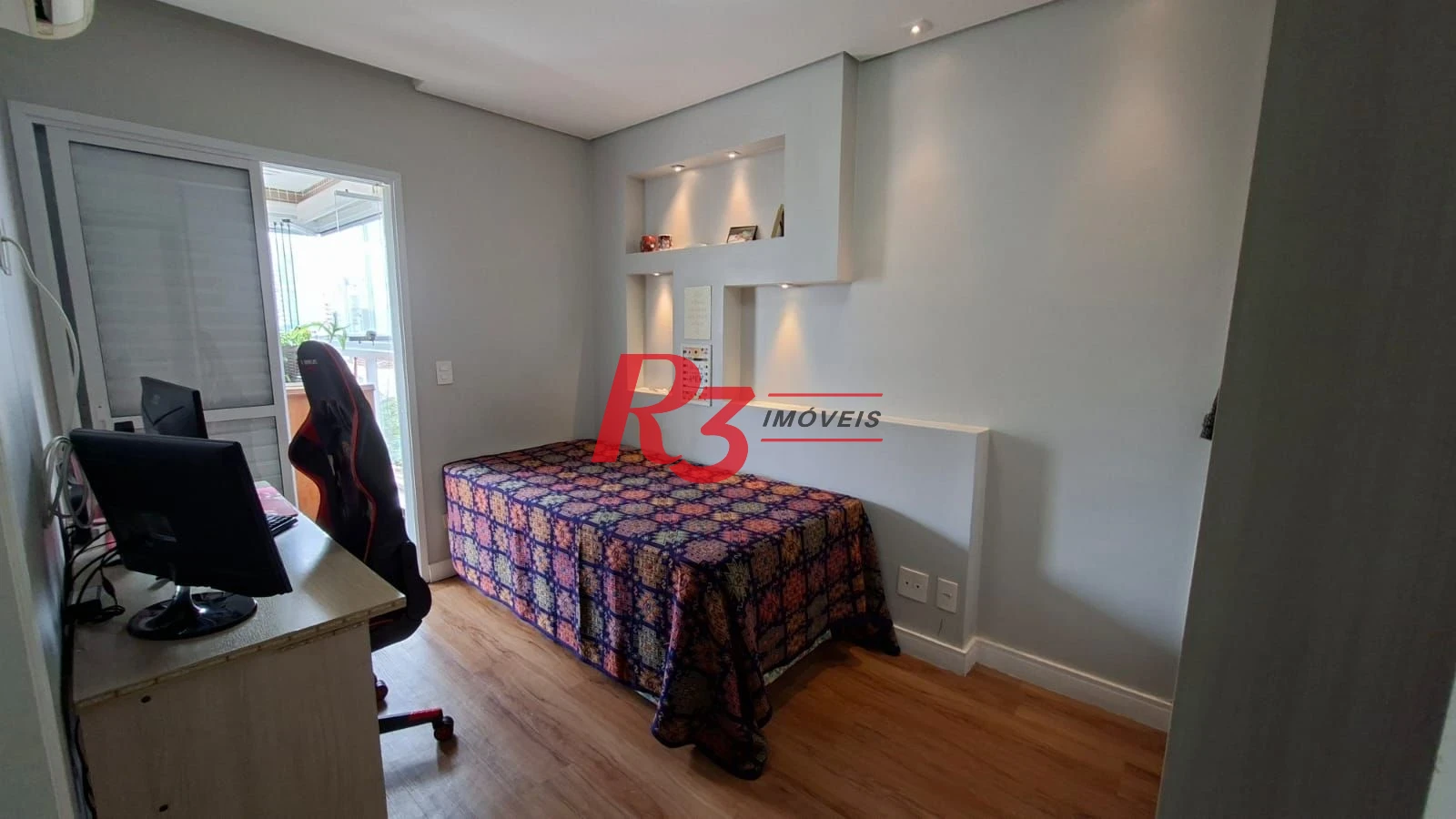 Apartamento com 2 dormitórios à venda, 77 m² por R$ 945.000,00 - Gonzaga - Santos/SP