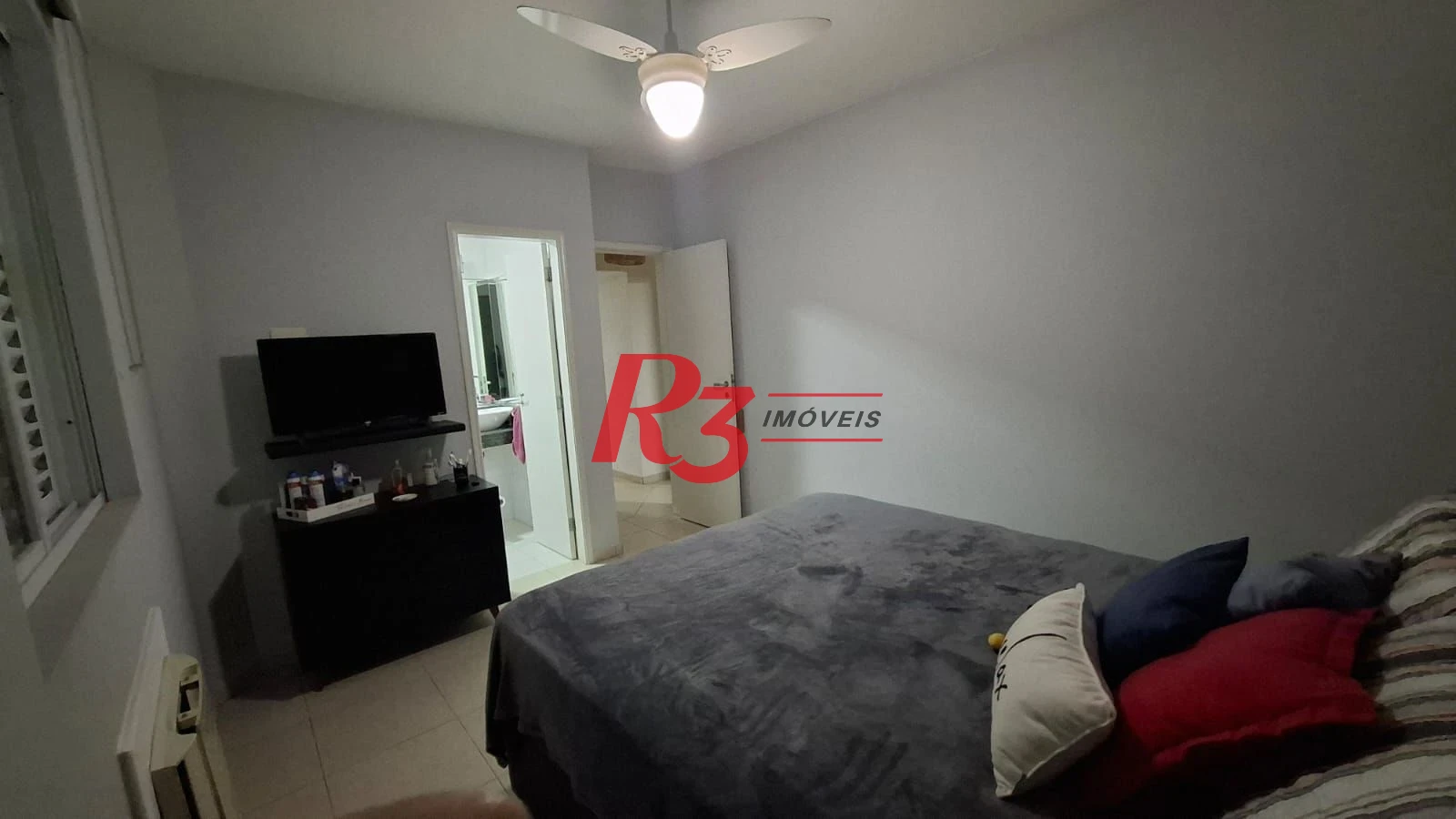 Apartamento com 2 dormitórios à venda, 82 m² por R$ 540.000,00 - Gonzaga - Santos/SP