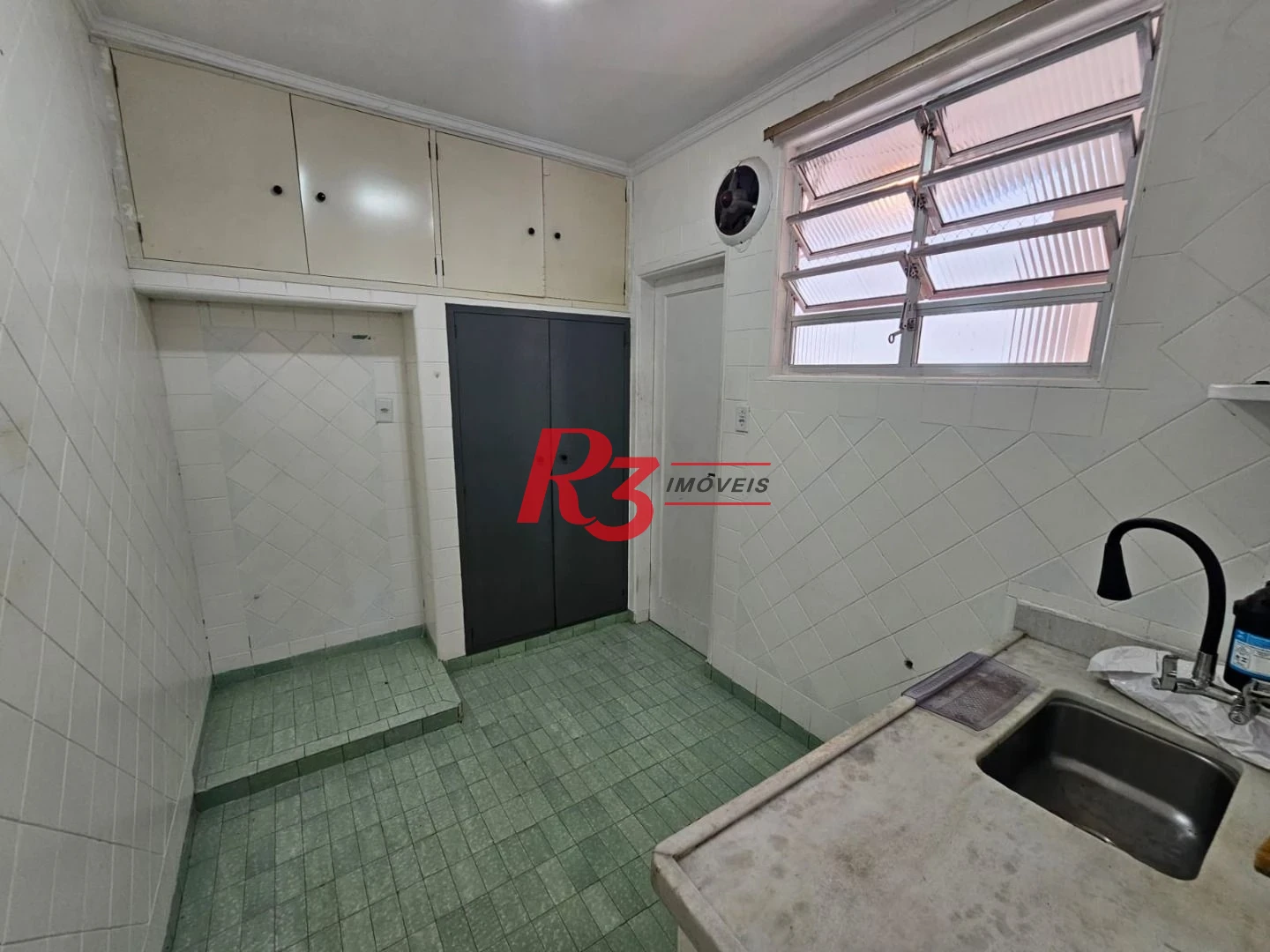Apartamento com 2 dormitórios à venda, 77 m² por R$ 365.000,00 - Marapé - Santos/SP