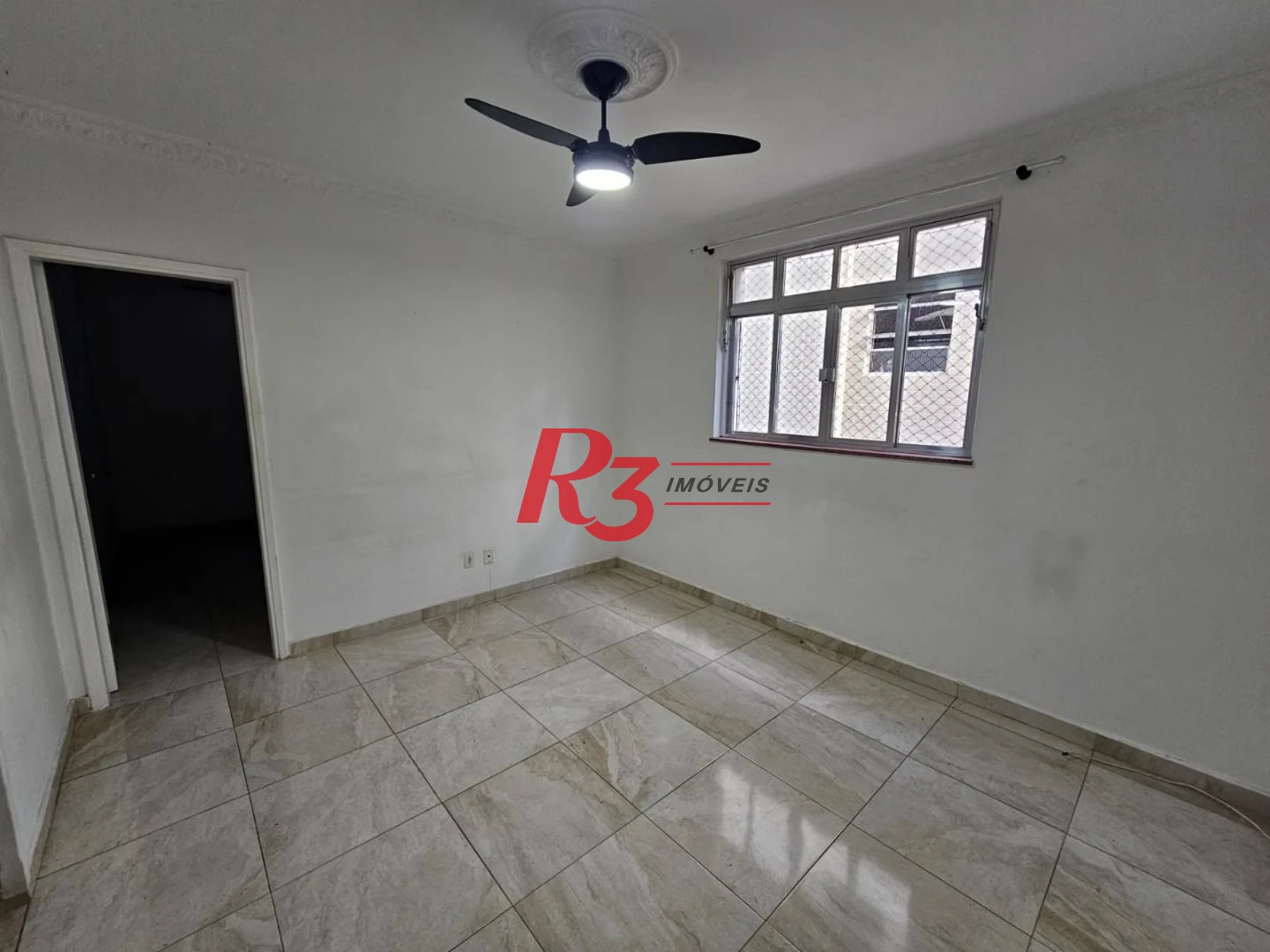 Apartamento com 2 dormitórios à venda, 77 m² por R$ 365.000,00 - Marapé - Santos/SP