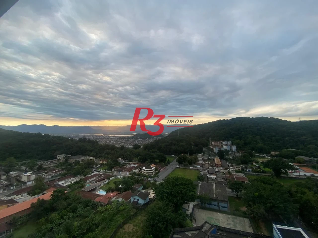 Apartamento com 2 dormitórios à venda, 52 m² por R$ 340.000,00 - Morro de Nova Cintra - Santos/SP