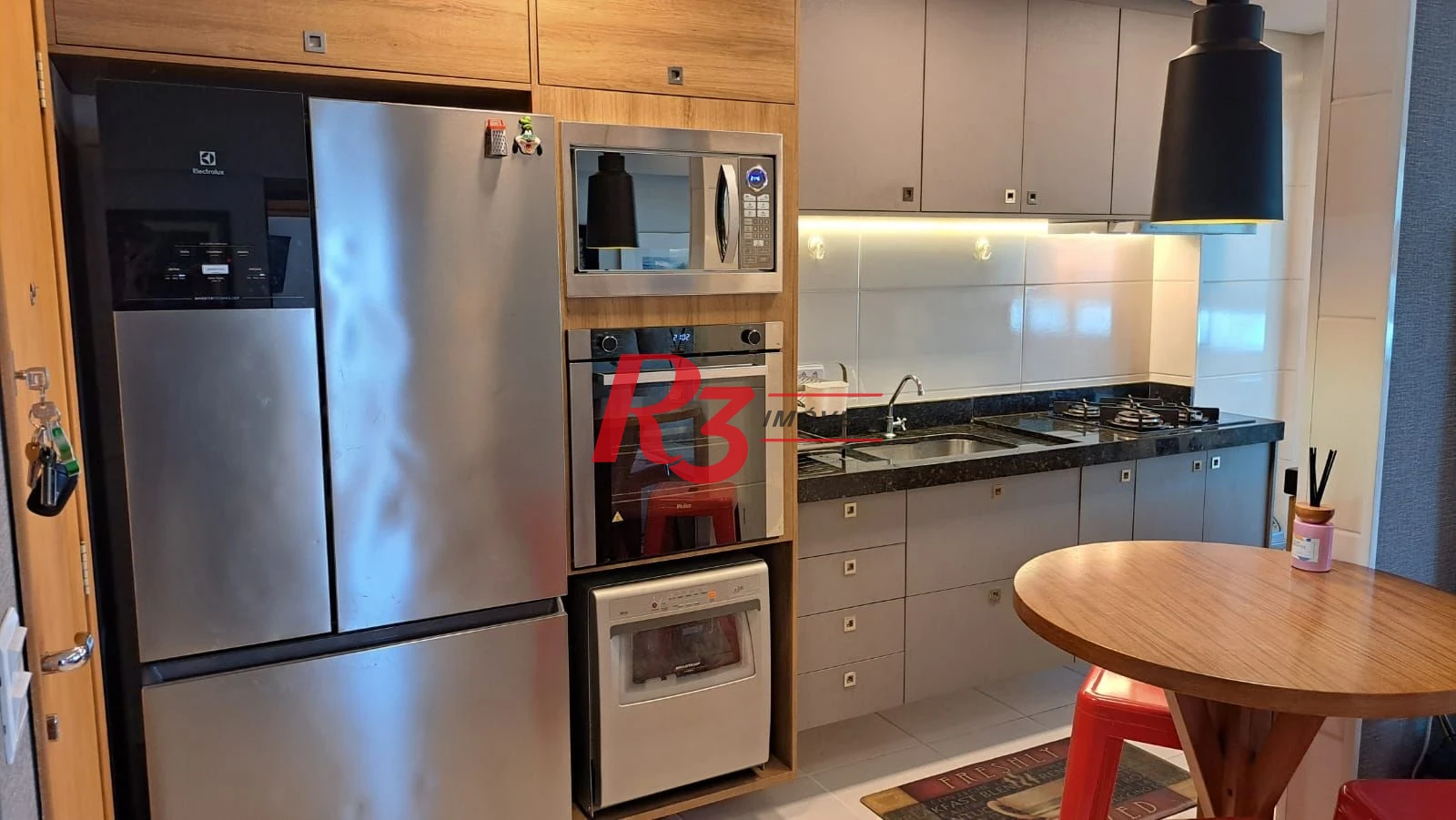 Apartamento com 2 dormitórios à venda, 68 m² por R$ 690.000,00 - Macuco - Santos/SP