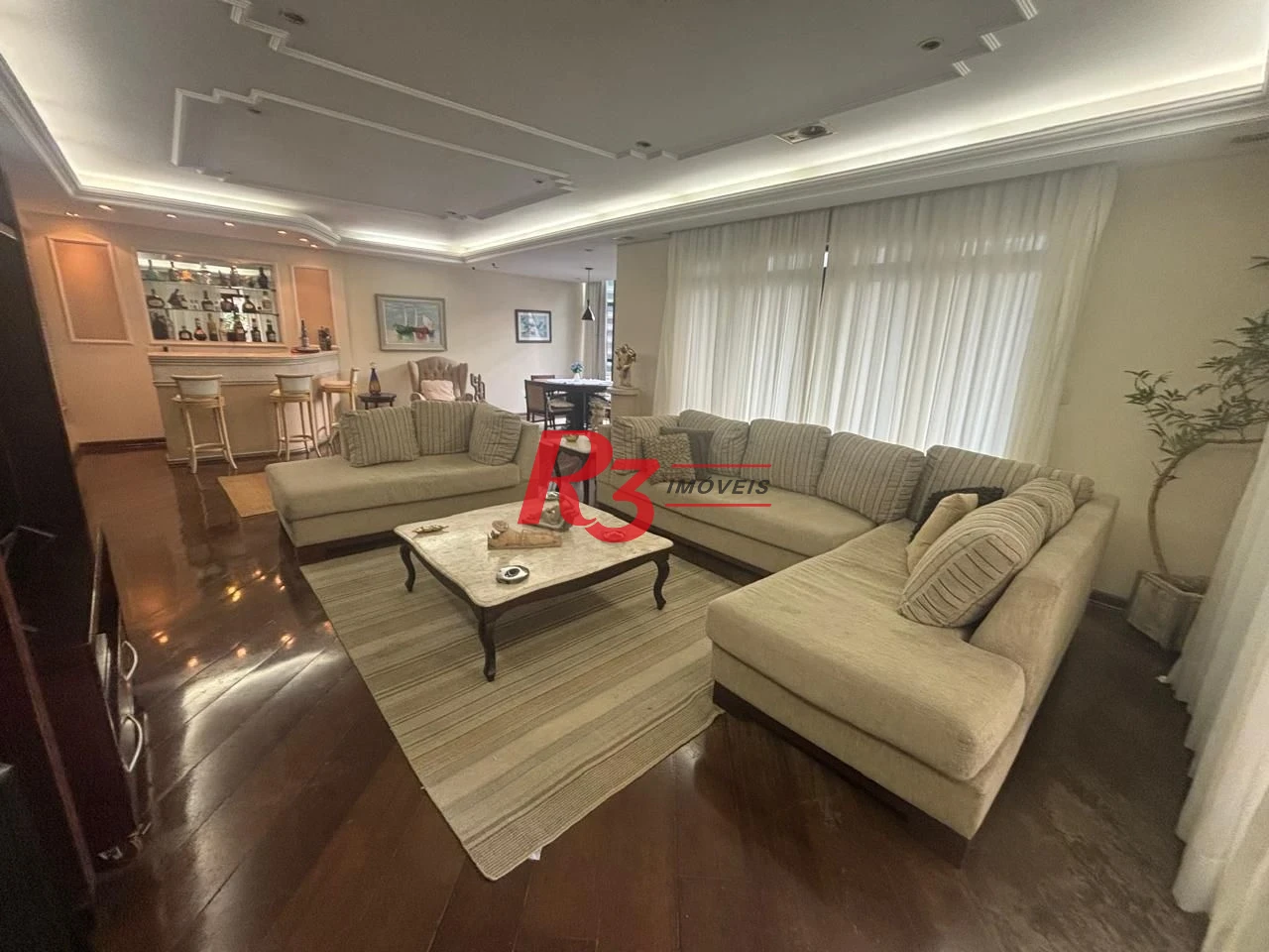 Apartamento a venda com 4 dormitórios sendo 3 suítes no coração do gonzaga / Santos SP