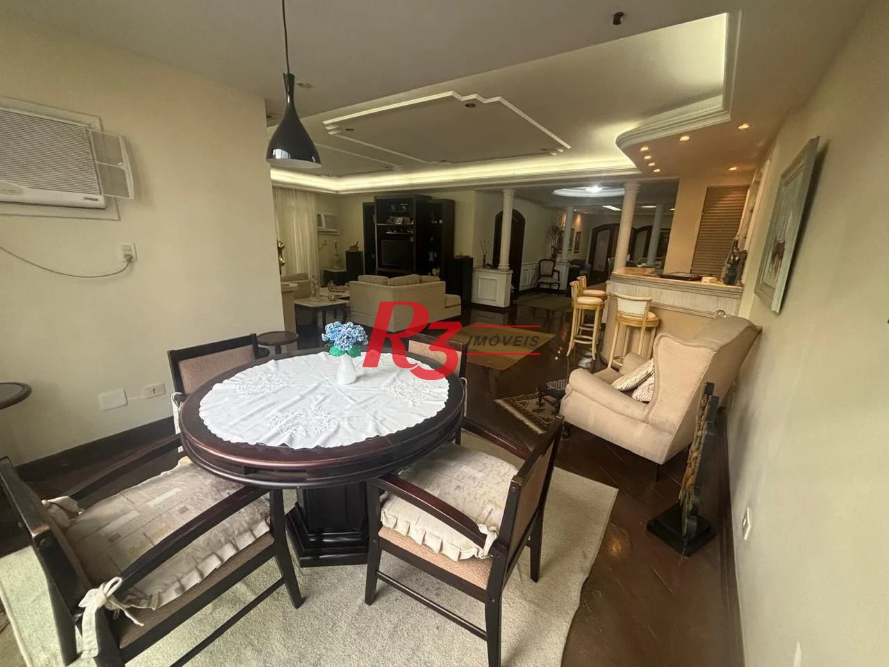 Apartamento a venda com 4 dormitórios sendo 3 suítes no coração do gonzaga / Santos SP