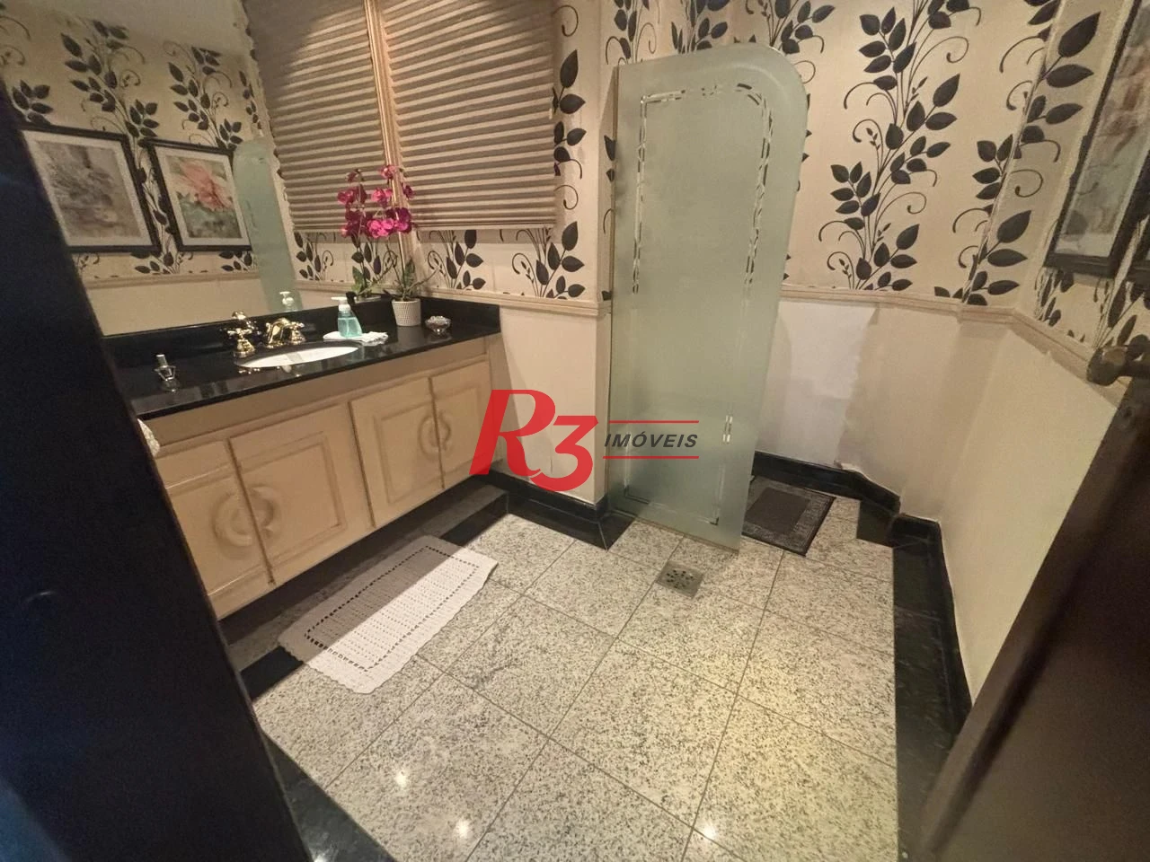Apartamento a venda com 4 dormitórios sendo 3 suítes no coração do gonzaga / Santos SP