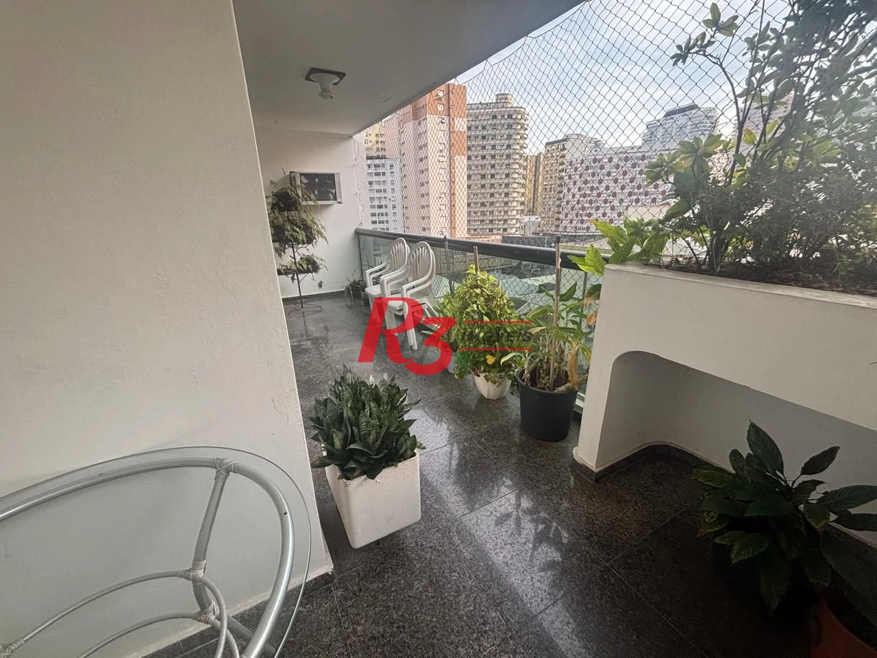 Apartamento a venda com 4 dormitórios sendo 3 suítes no coração do gonzaga / Santos SP