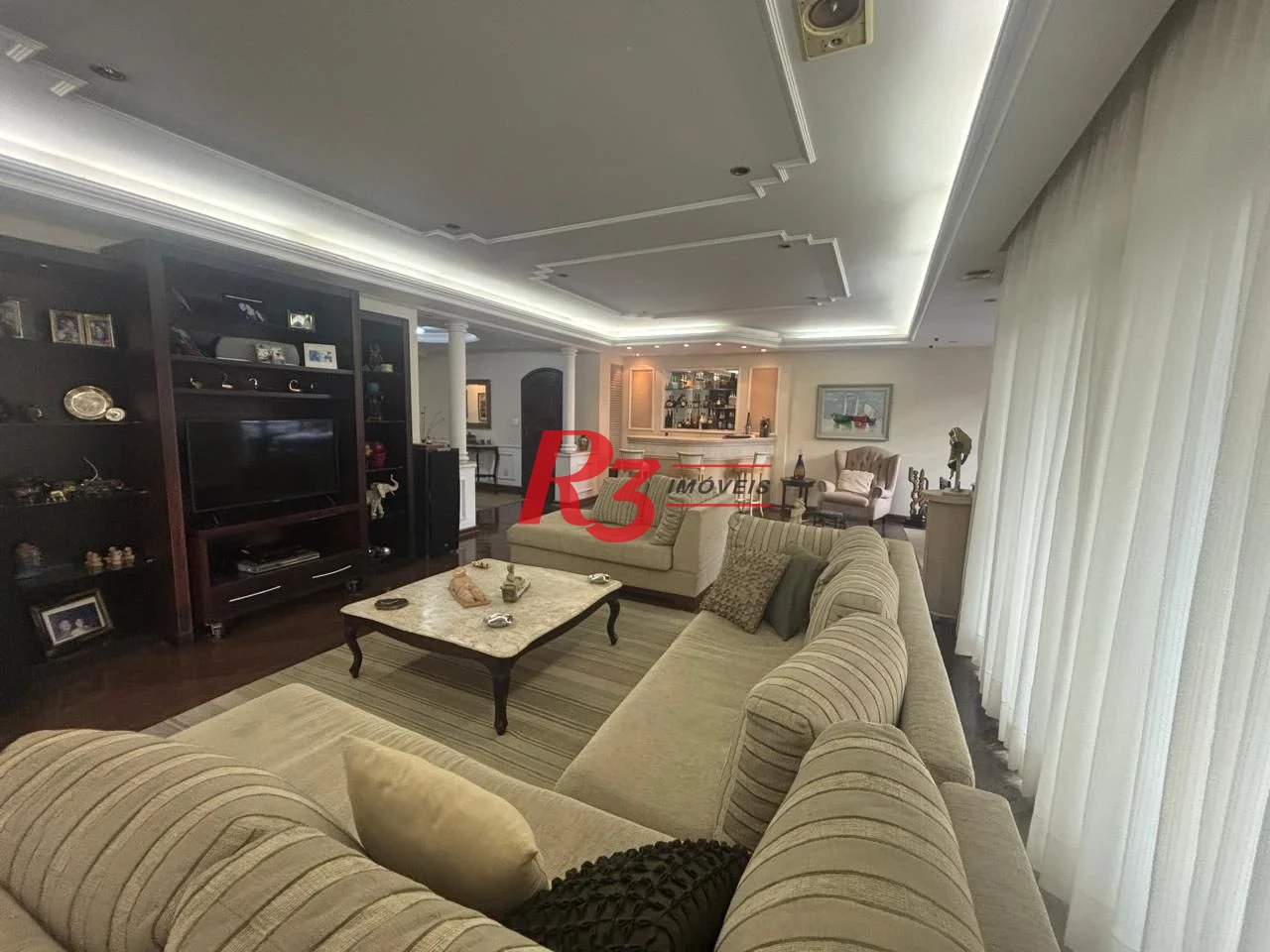 Apartamento a venda com 4 dormitórios sendo 3 suítes no coração do gonzaga / Santos SP