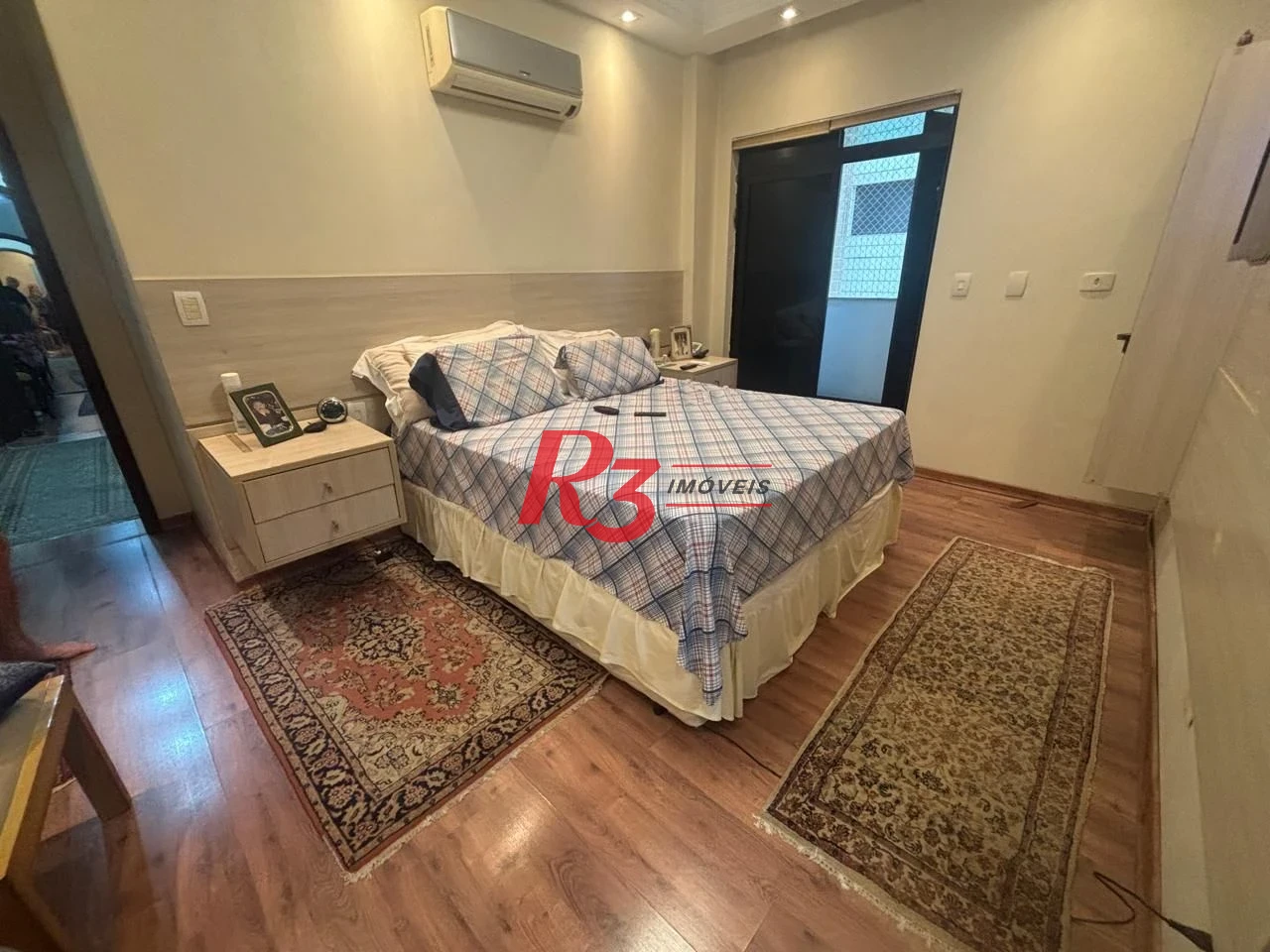 Apartamento a venda com 4 dormitórios sendo 3 suítes no coração do gonzaga / Santos SP