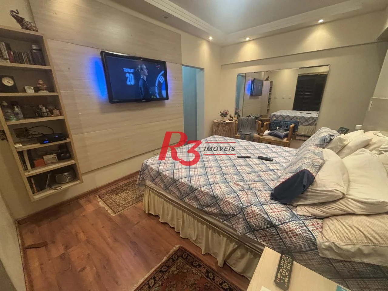 Apartamento a venda com 4 dormitórios sendo 3 suítes no coração do gonzaga / Santos SP