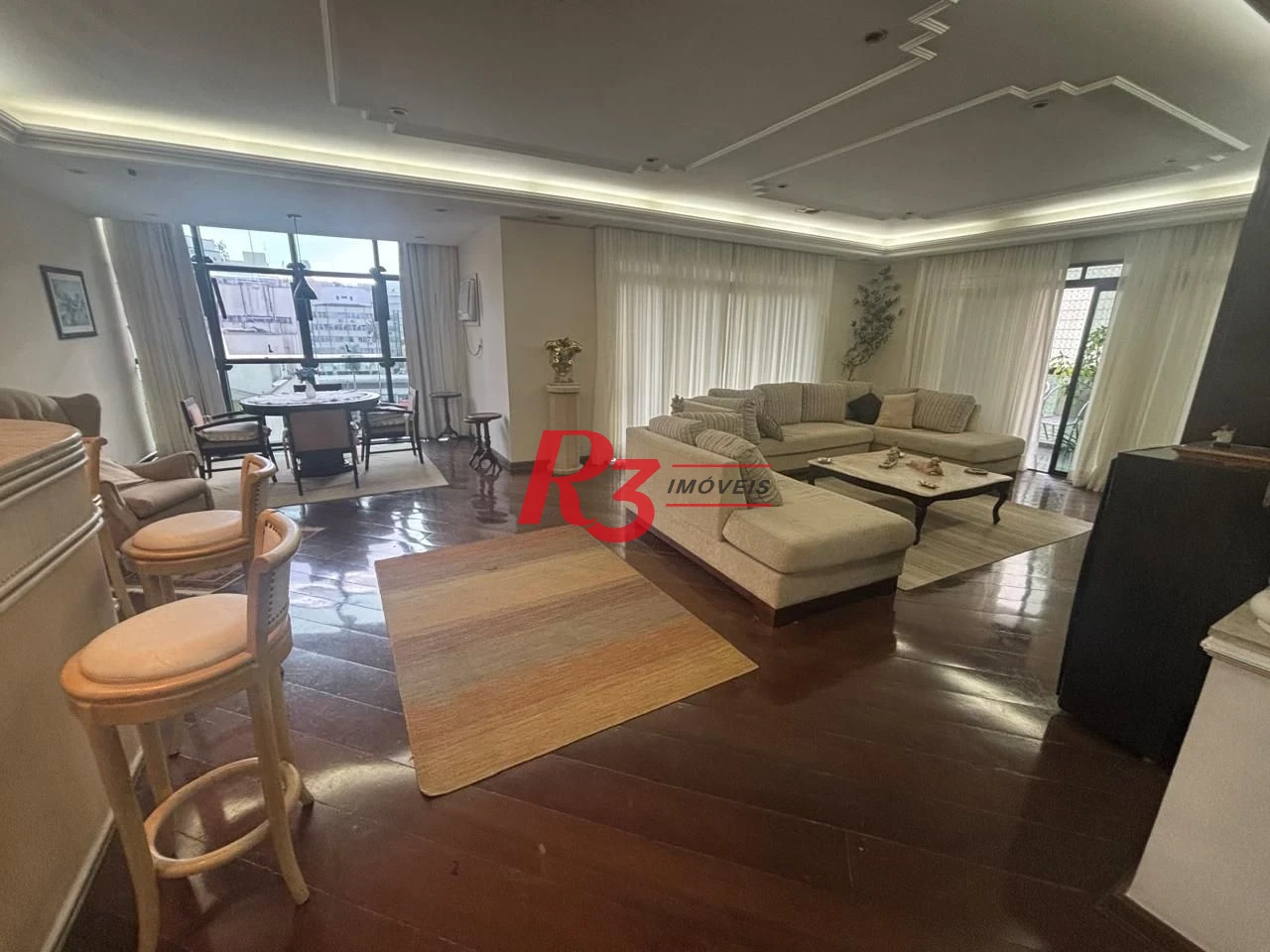 Apartamento a venda com 4 dormitórios sendo 3 suítes no coração do gonzaga / Santos SP